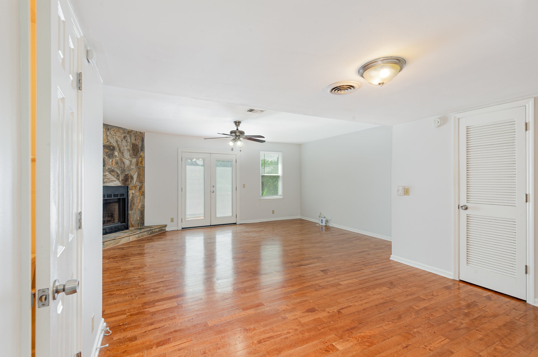 355 Clearwater Dr