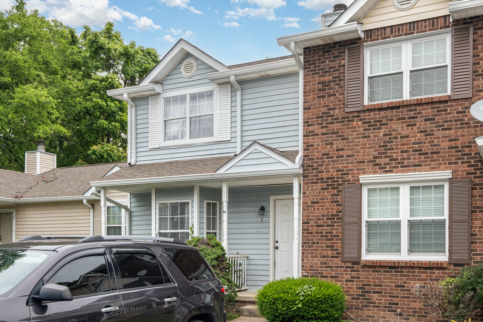 5 Rolling Meadows Dr