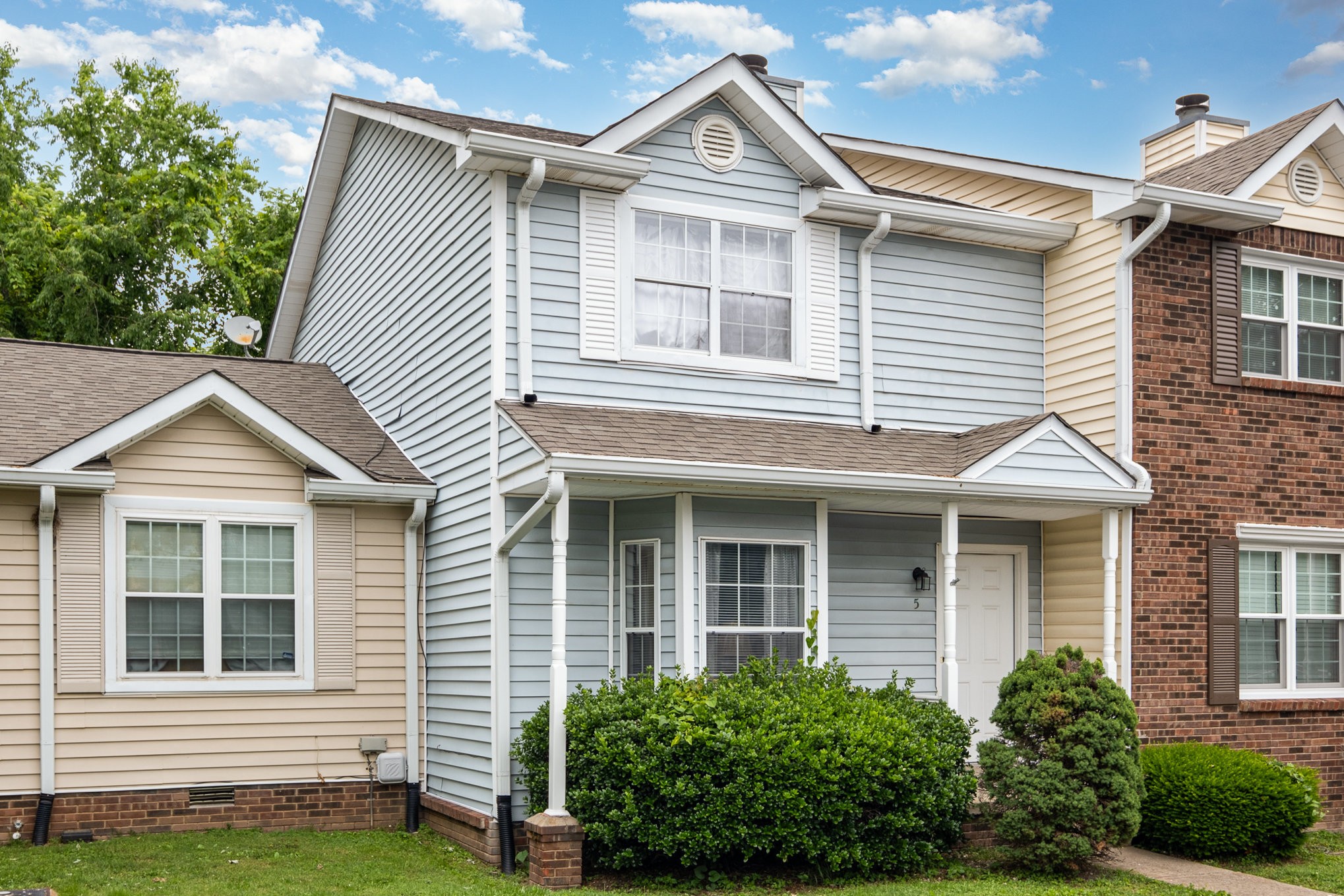 5 Rolling Meadows Dr