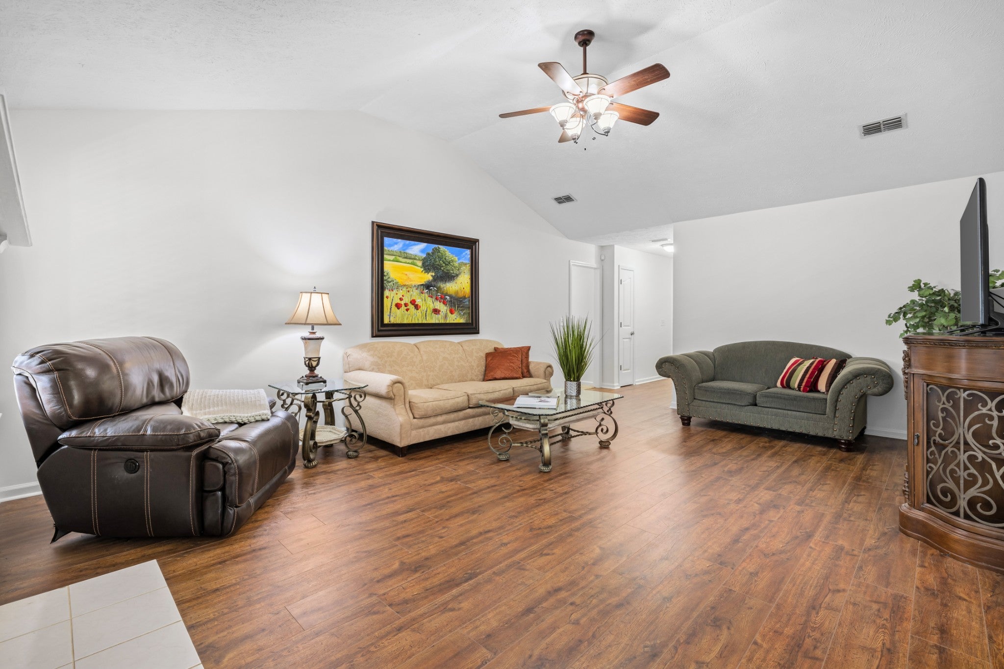 2735 Roscommon Dr