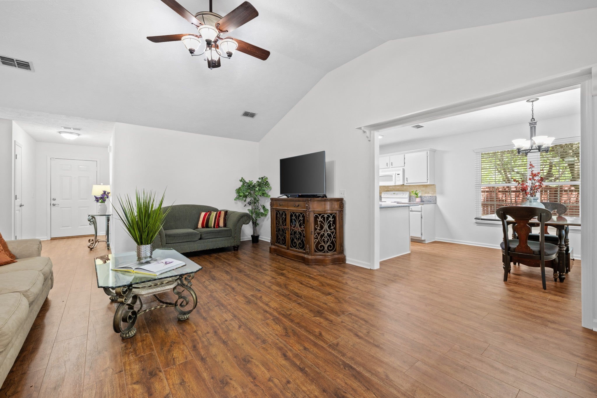 2735 Roscommon Dr