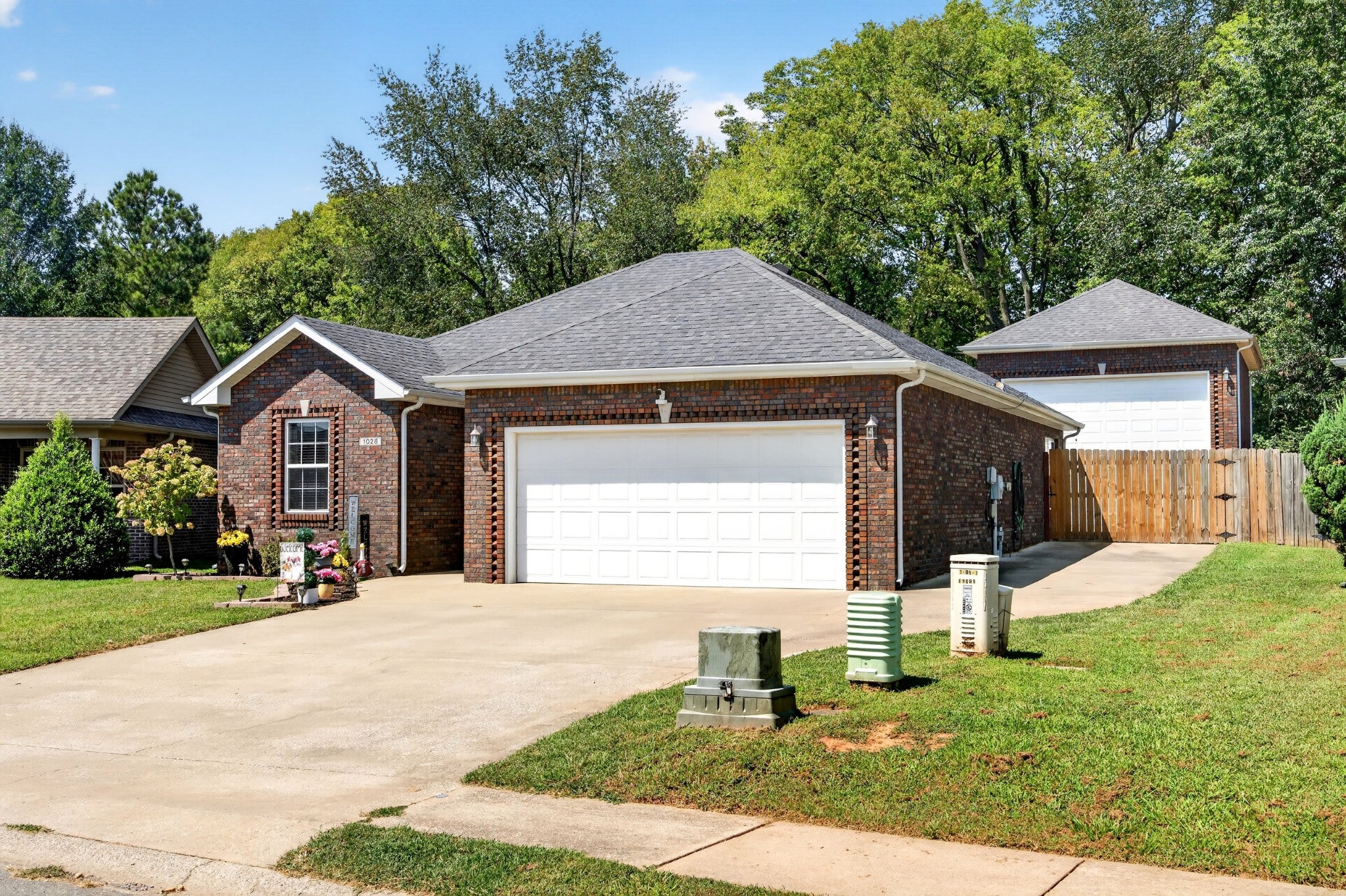 1028 Hendricks Ct