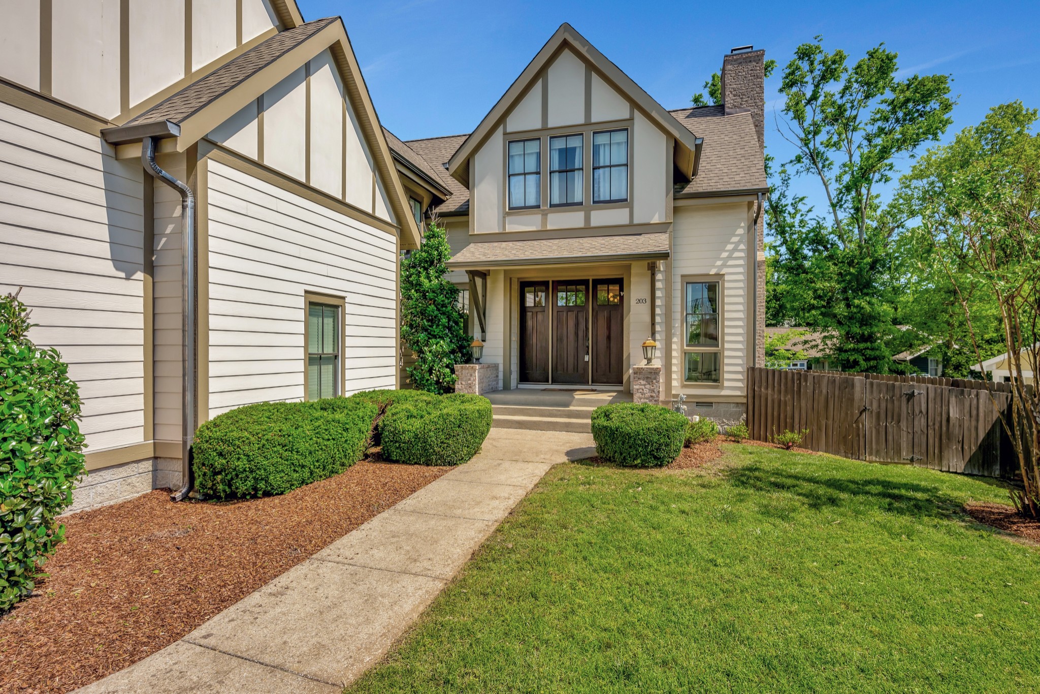 203 36th Ave N