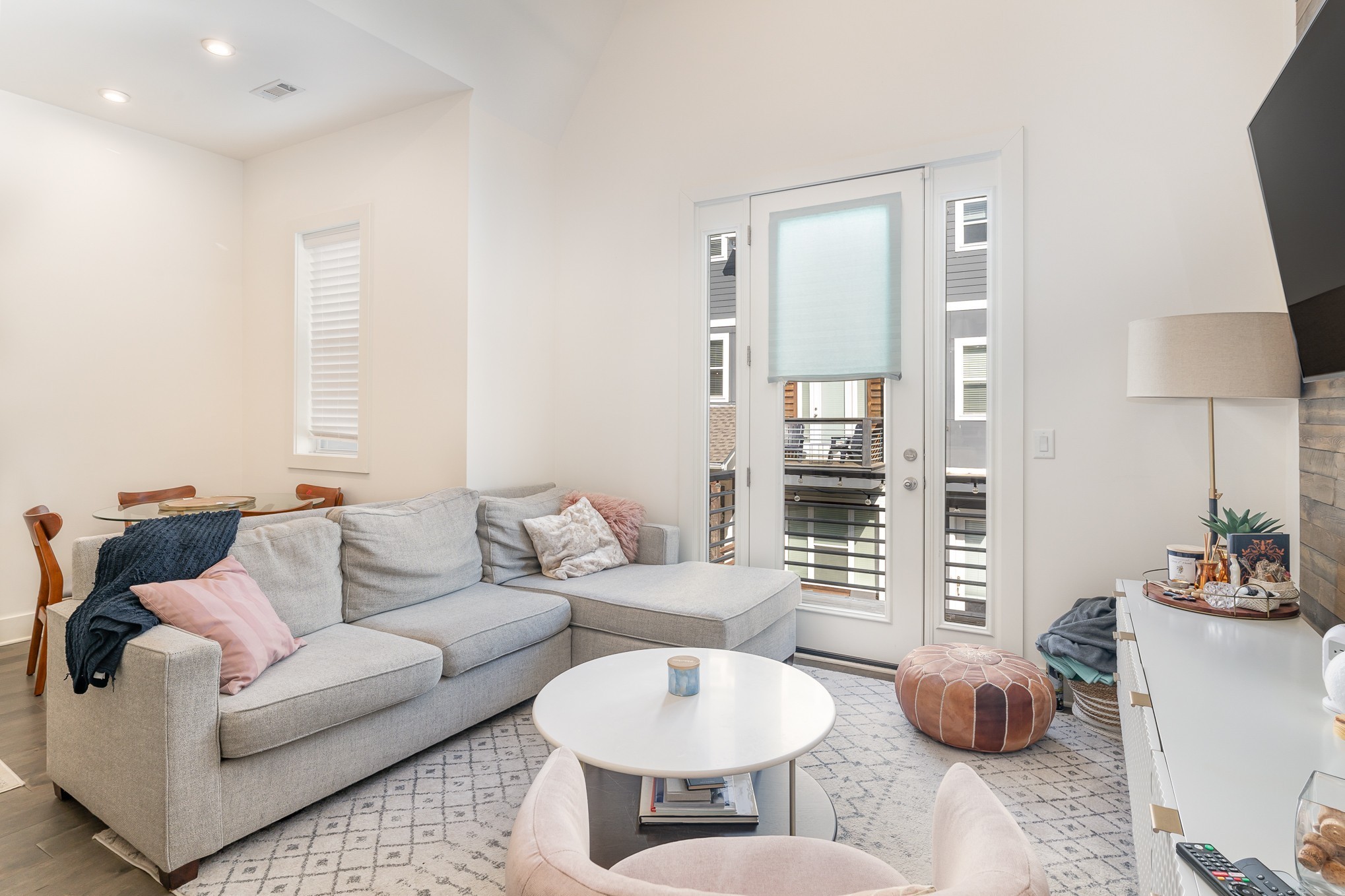 700 James Ave 24