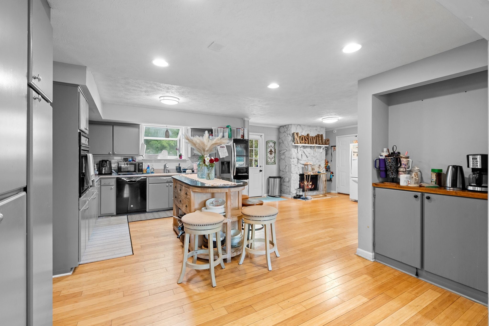 4059 Lake Pkwy