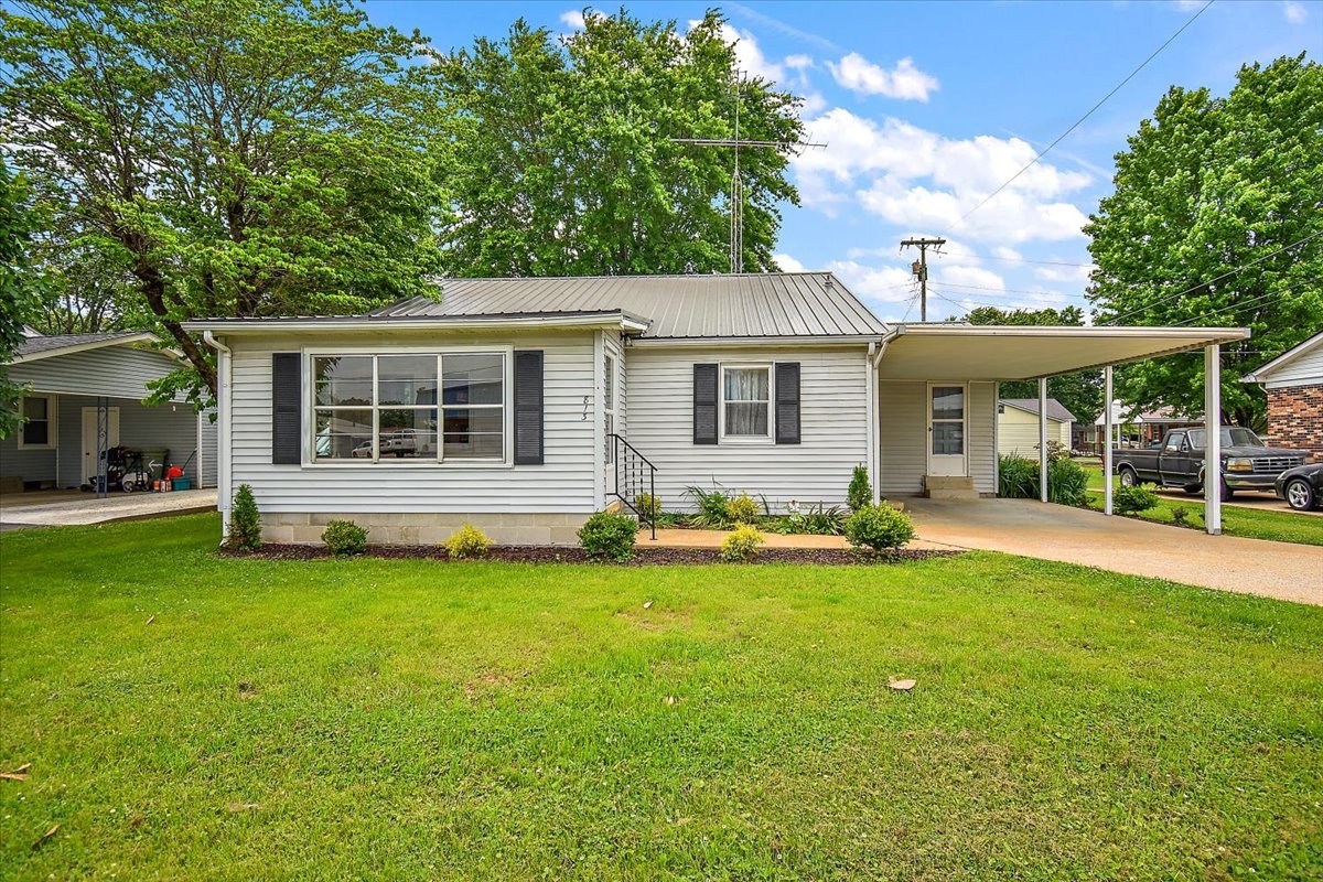 813 N Military Ave