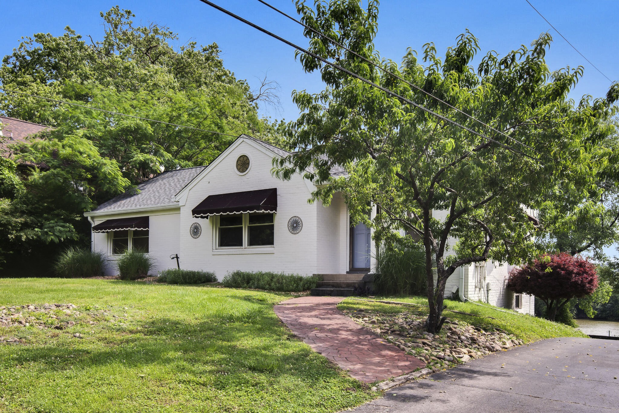 3812 Moss Rose Dr