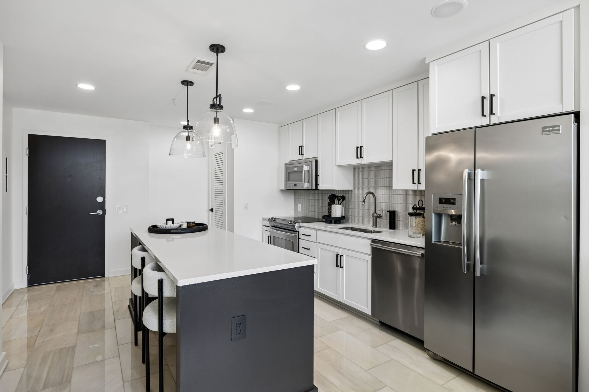 1212 Laurel 406