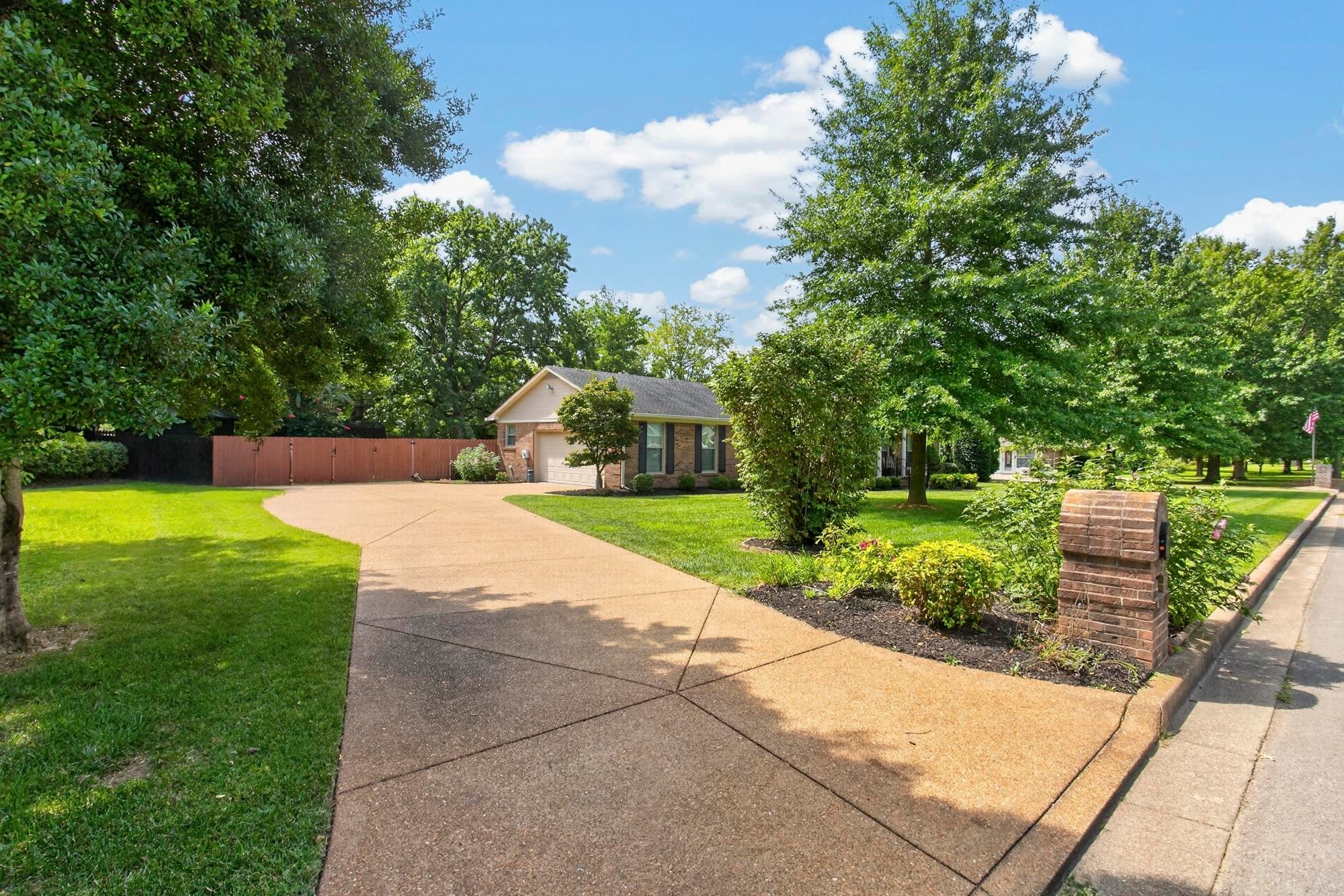 1862 James Dr