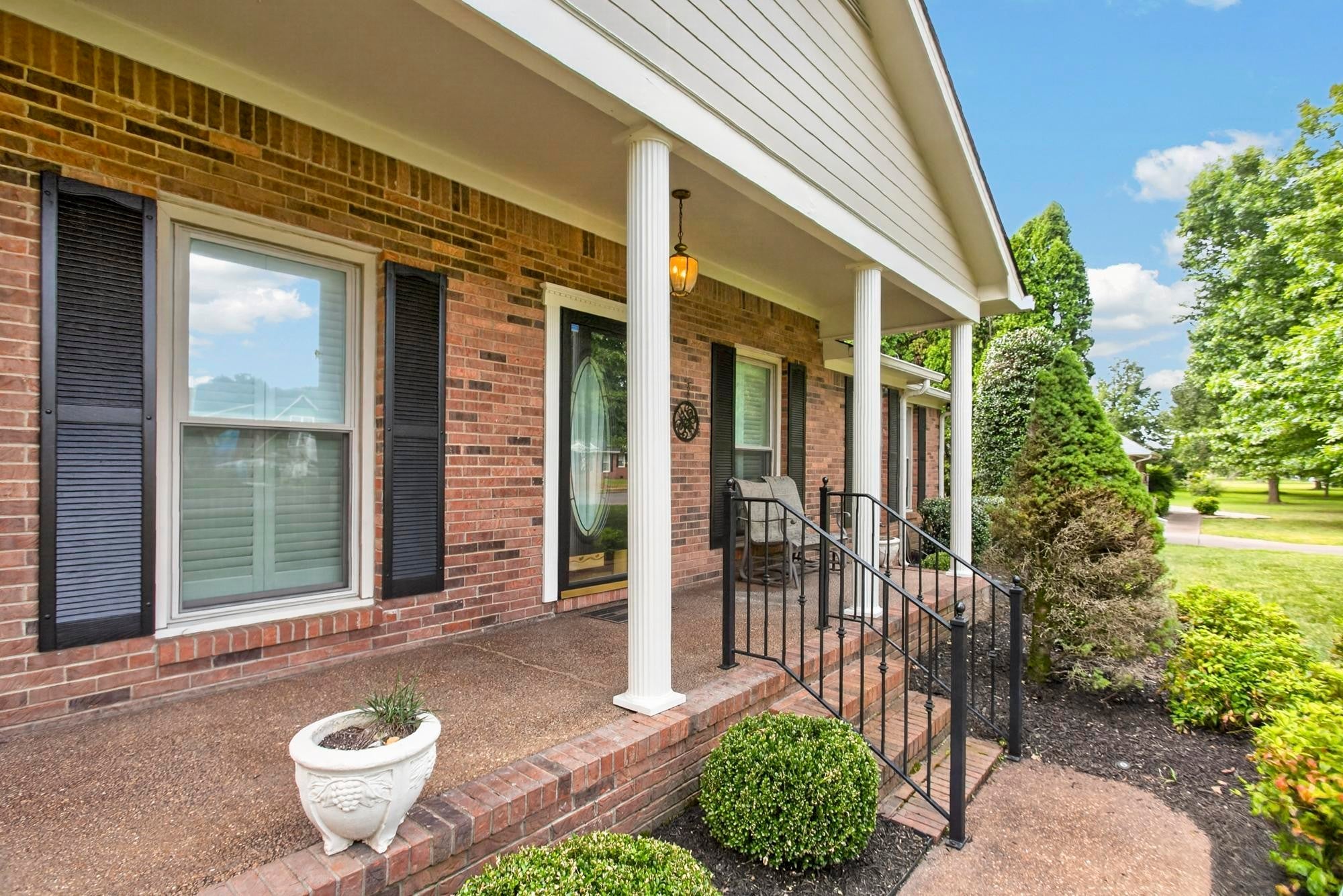 1862 James Dr