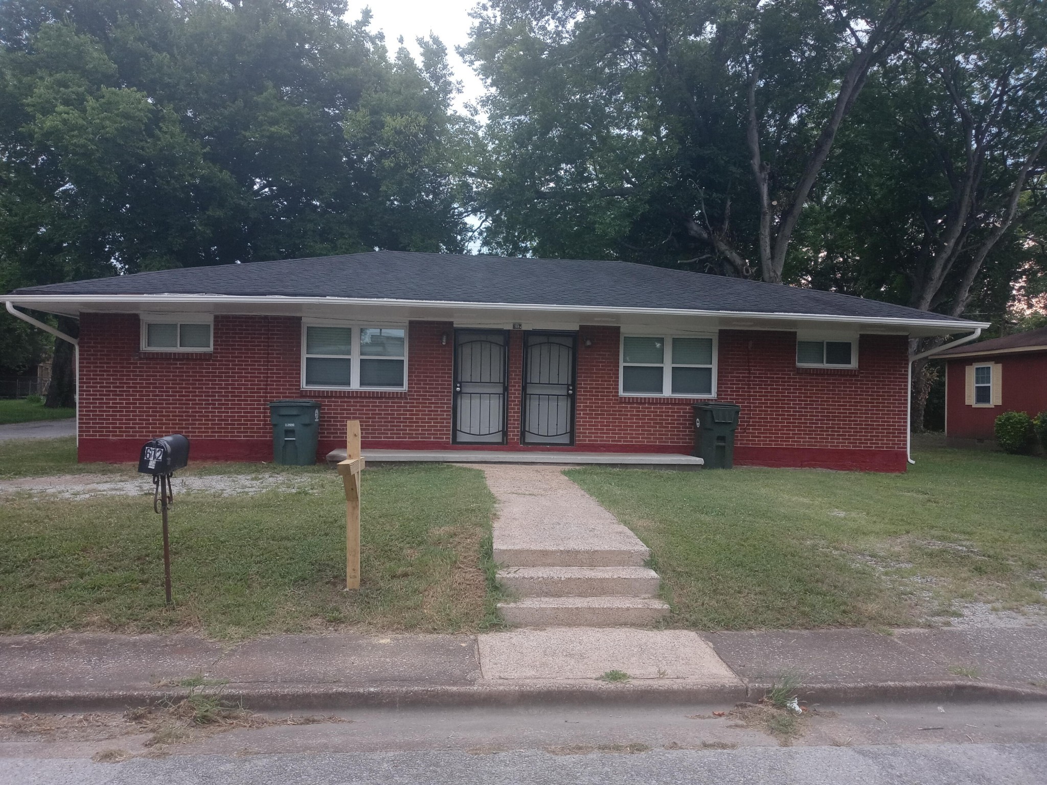 612 N Kelly Street N