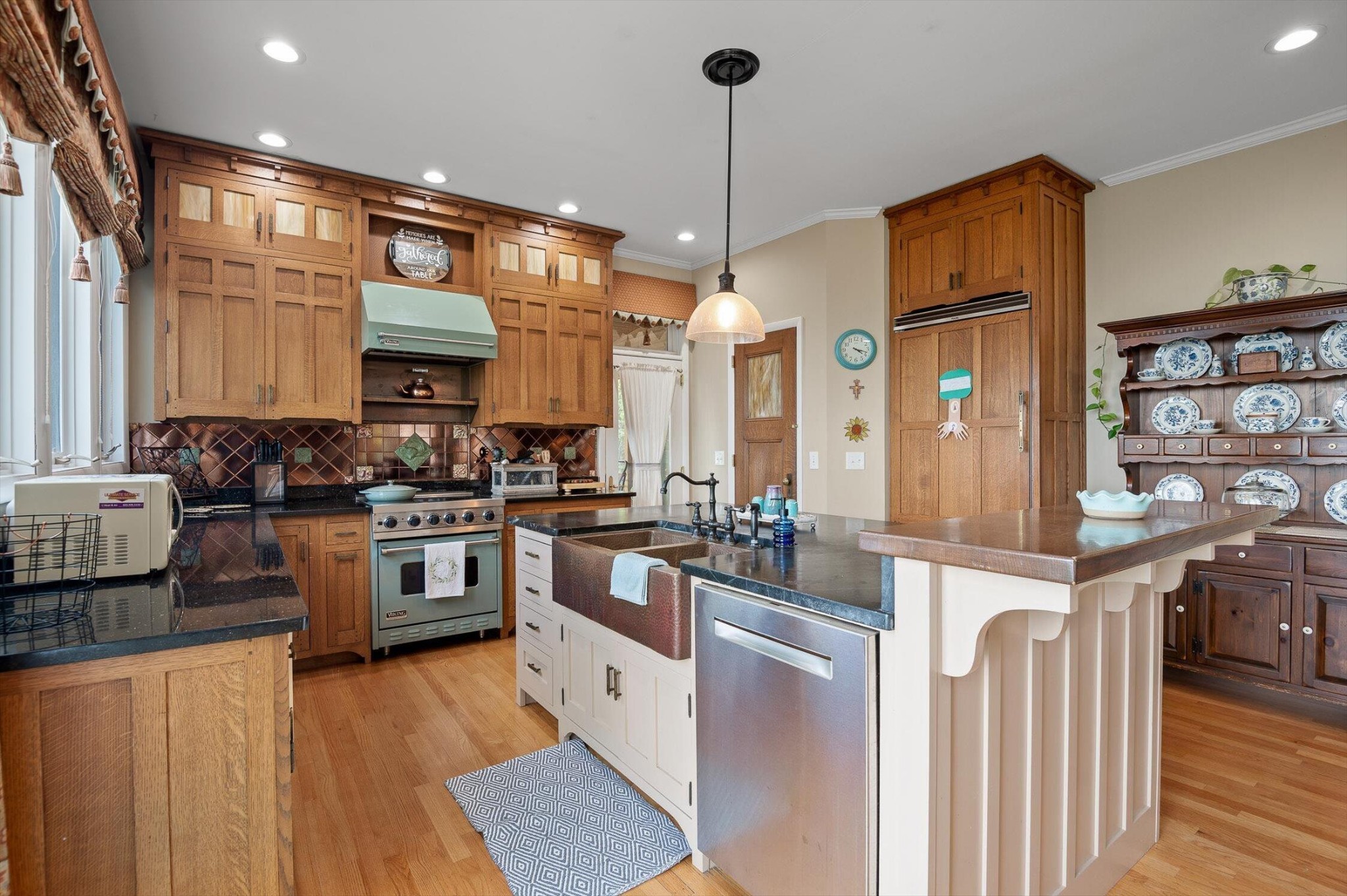 212 N Palisades Drive