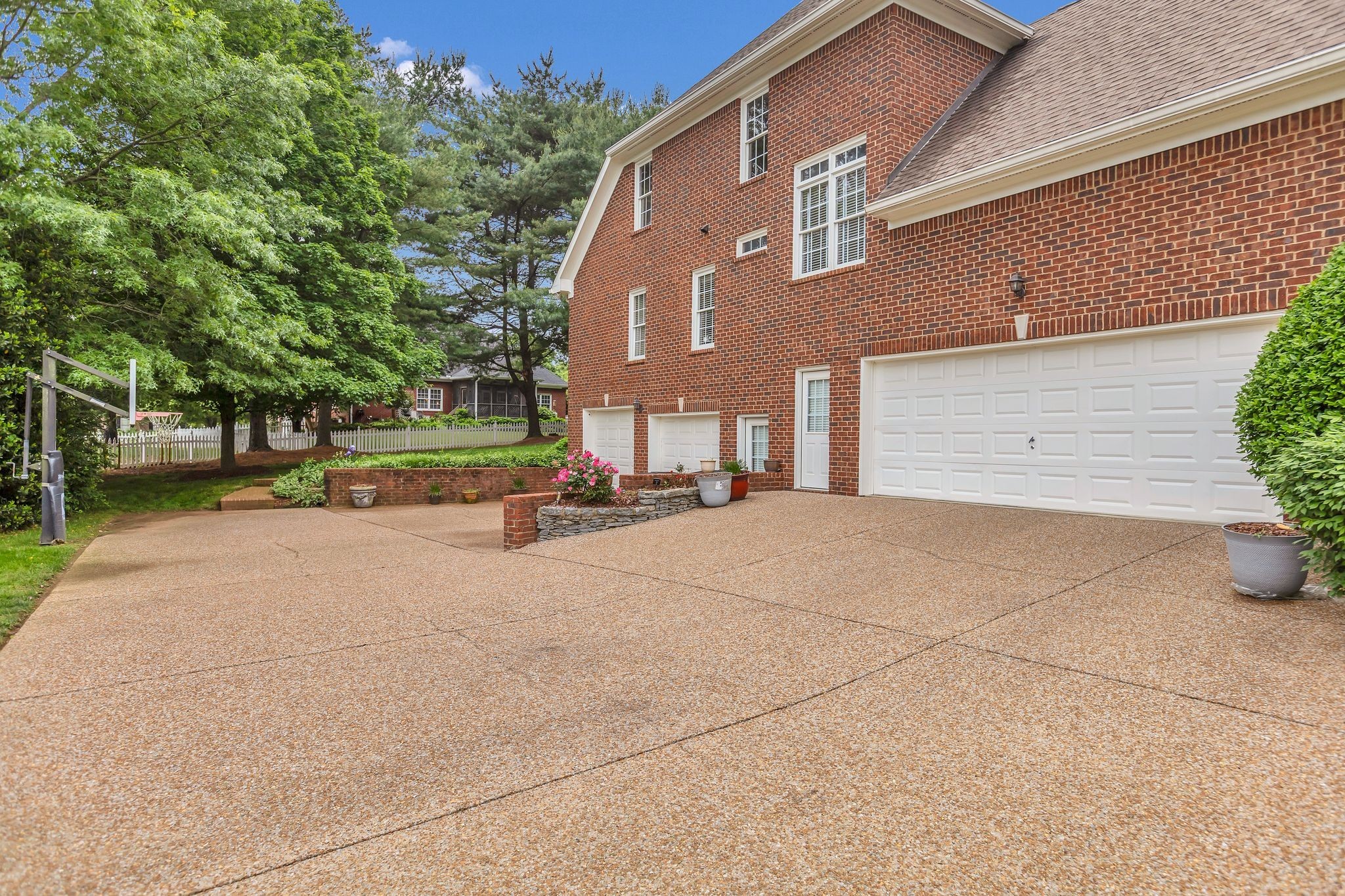 805 Walden Dr