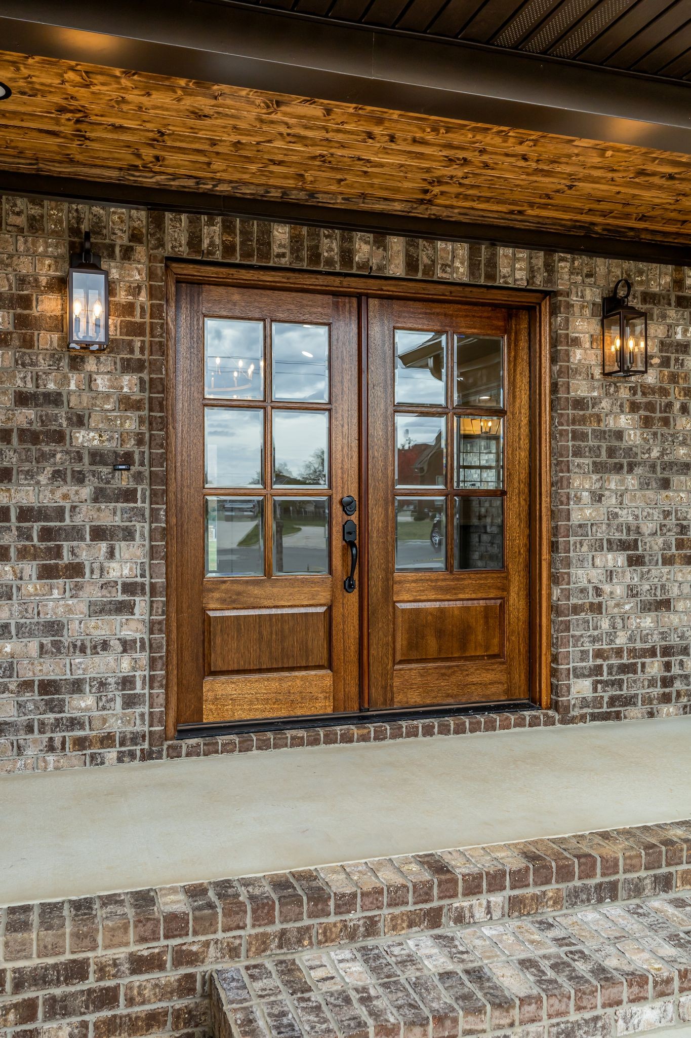 309 Honeysuckle Ln