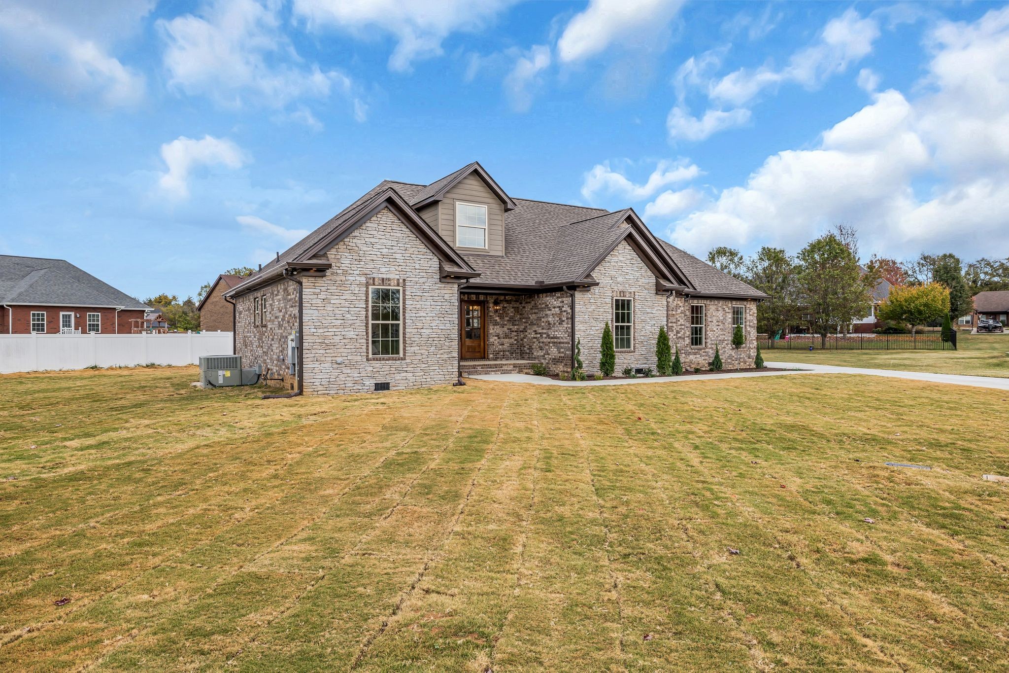 309 Honeysuckle Ln