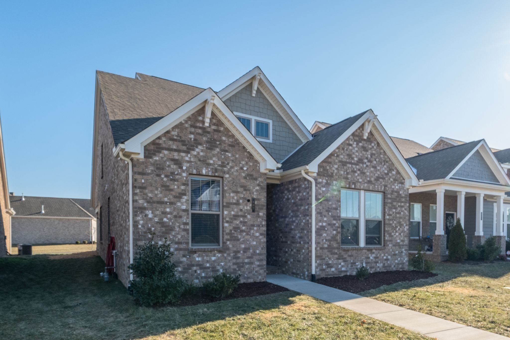 907 Nance Ln