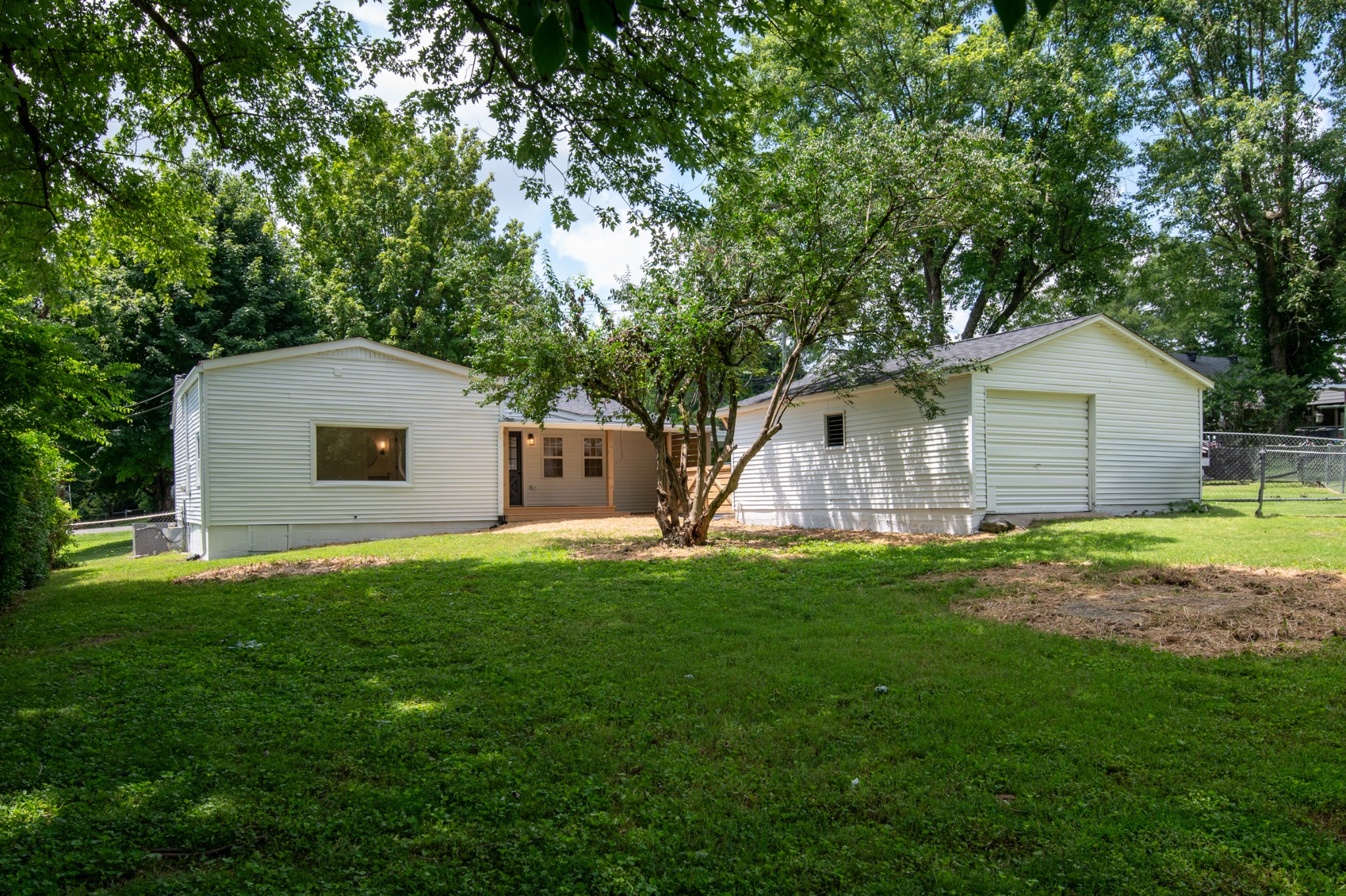 2832 Colonial Cir