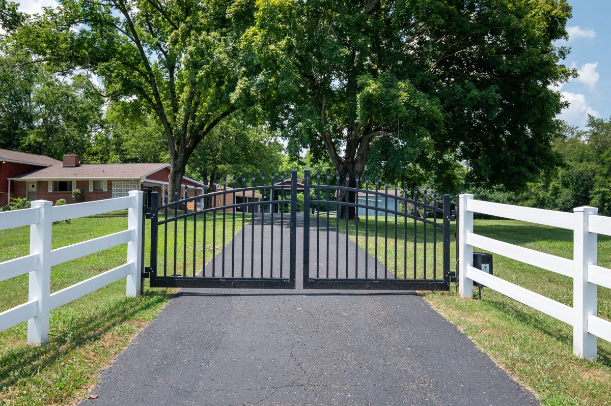 1386 Long Hollow Pike
