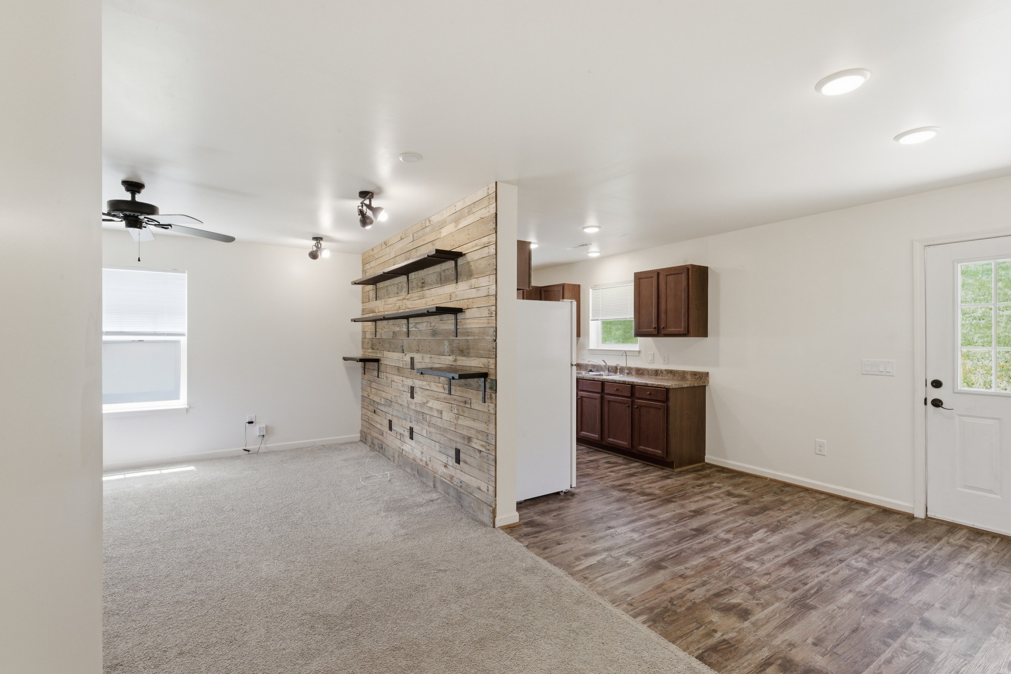 2501 Vista Ln