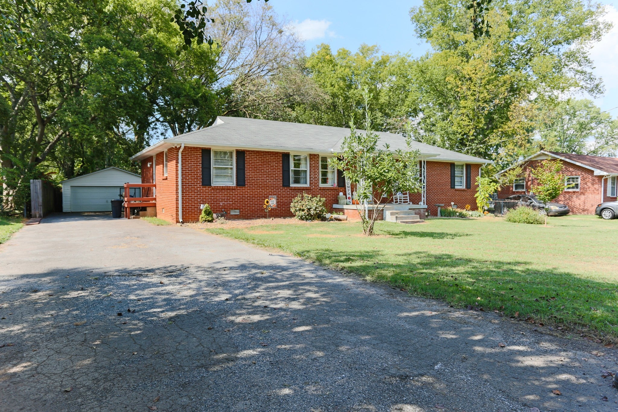 6641 Forrest Ln