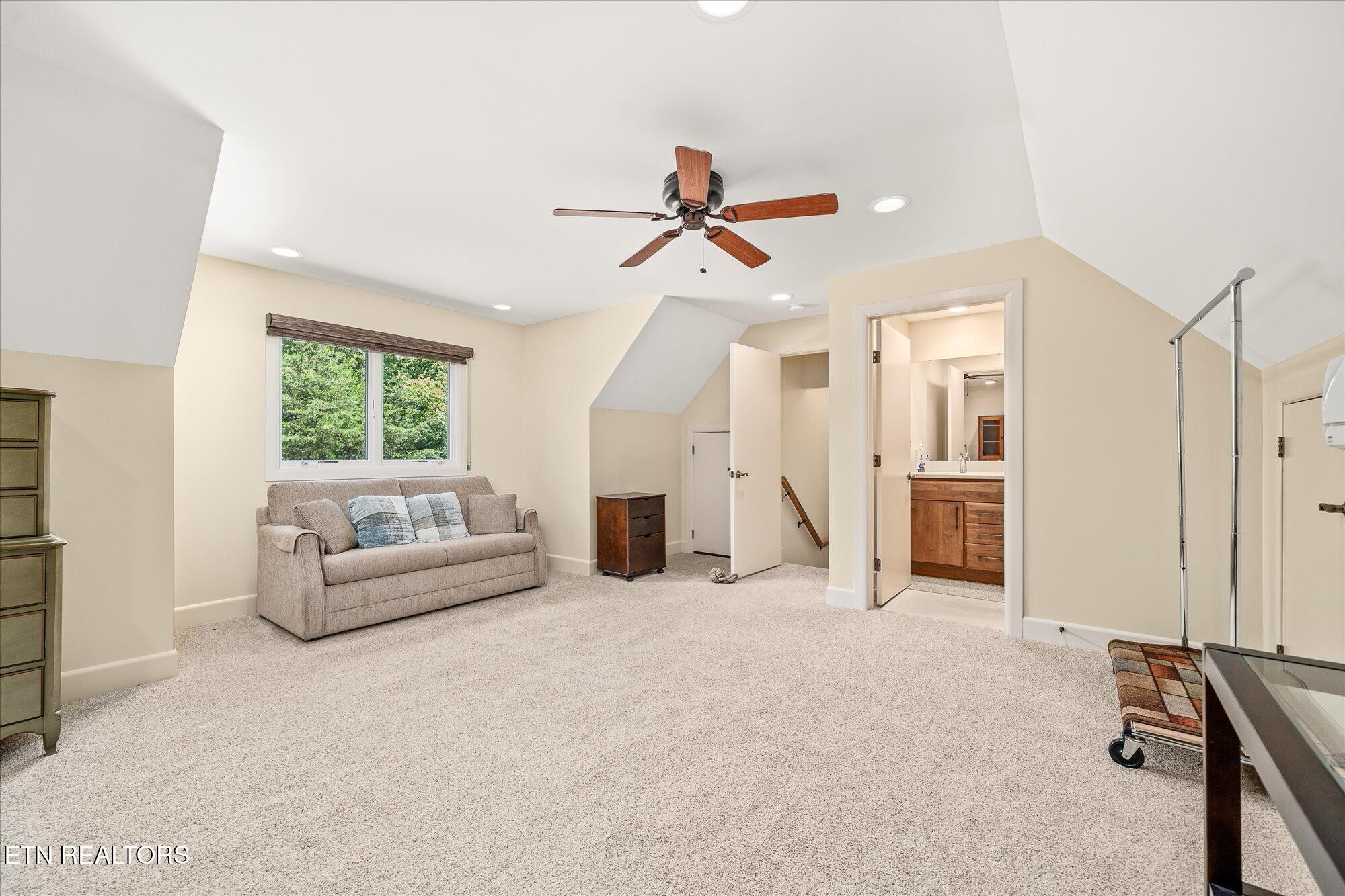 Crossville, Tennessee, 38558, United States, 4 Bedrooms Bedrooms, ,4 BathroomsBathrooms,Residential,Active,2017431