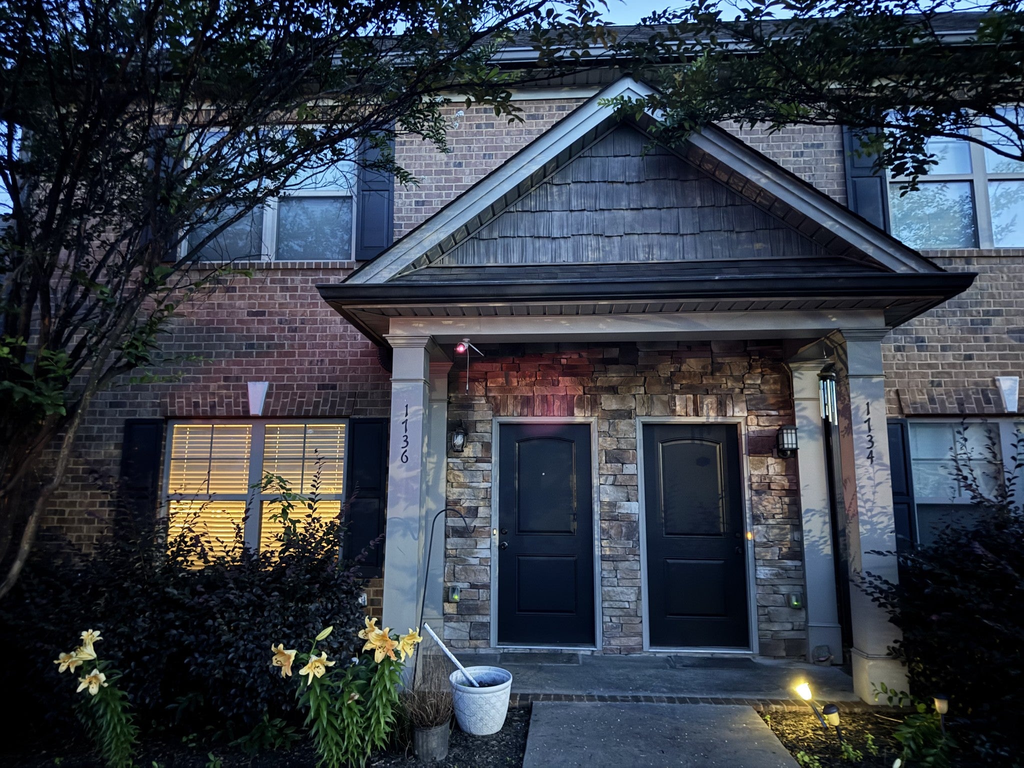 1736 Stonebriar DR NE