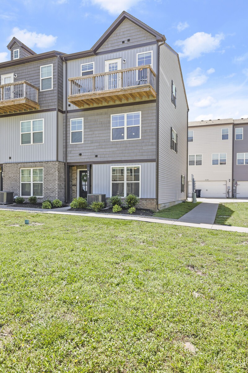 305 Jerry Butler Dr