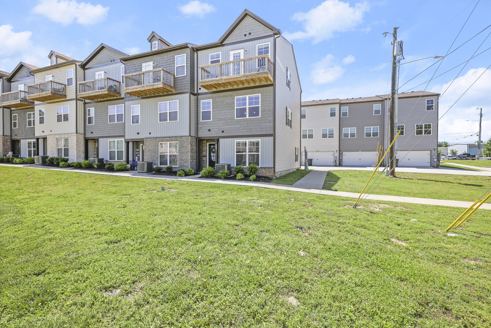 305 Jerry Butler Dr