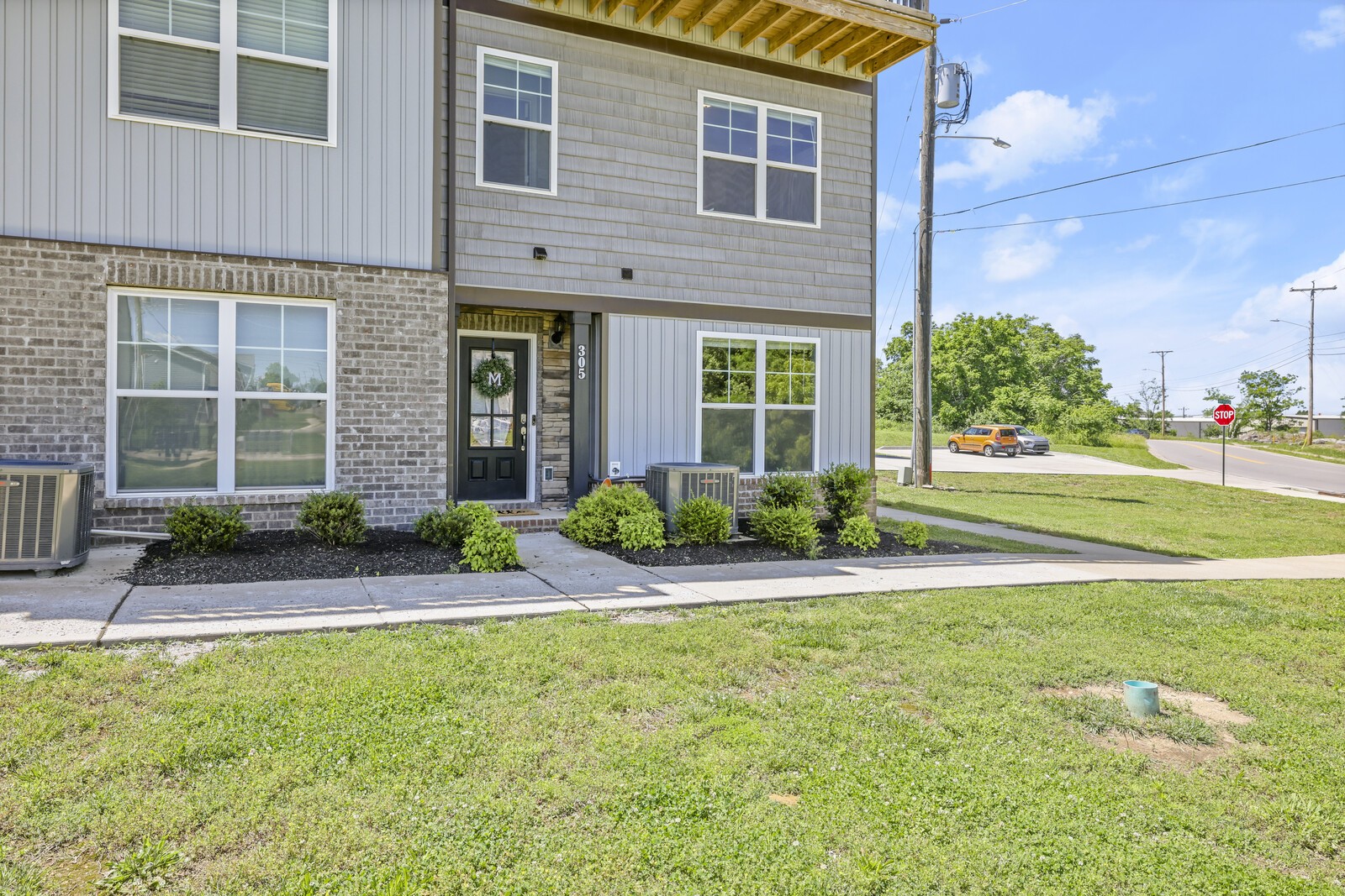 305 Jerry Butler Dr