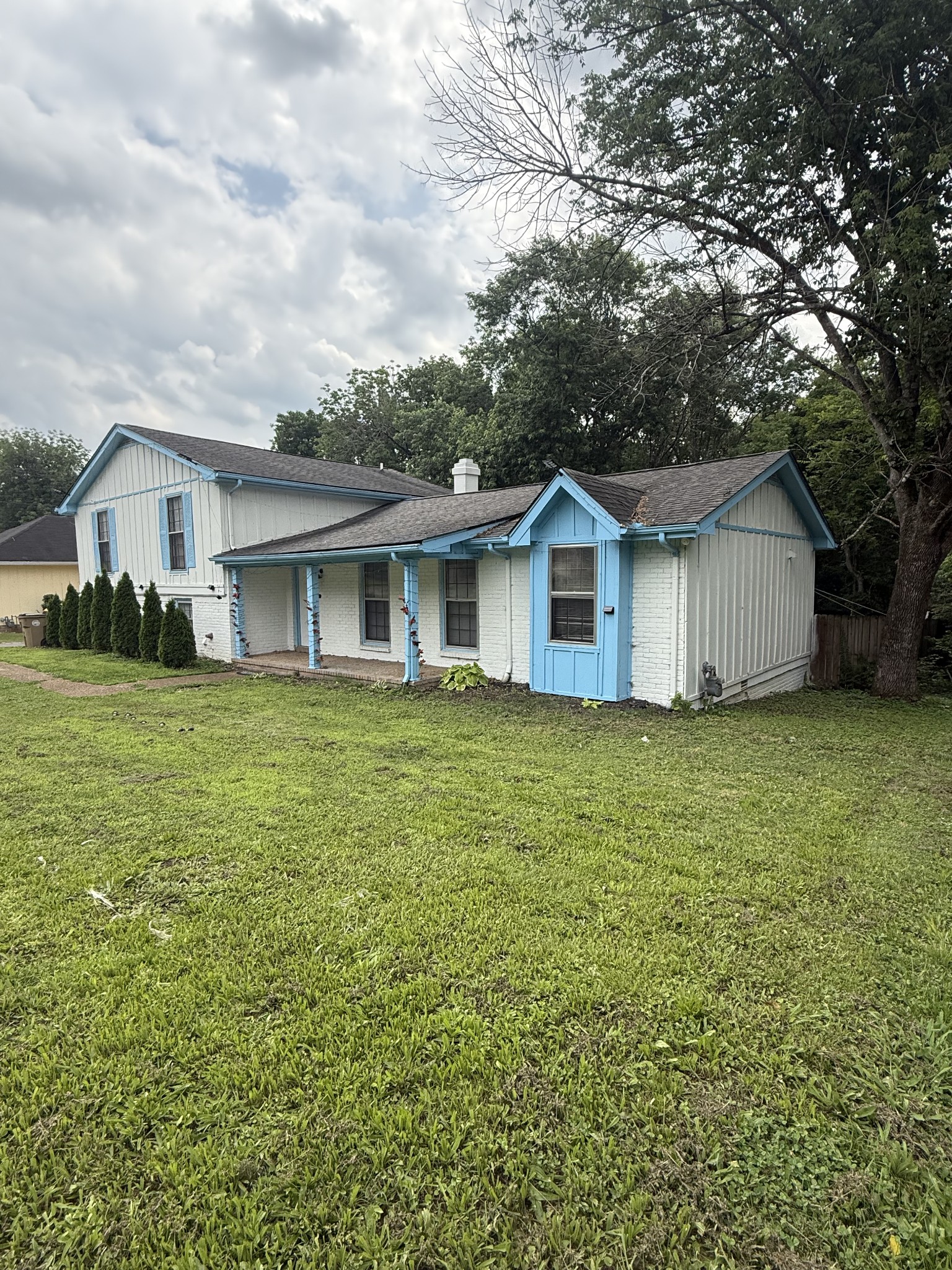 561 Castlegate Dr