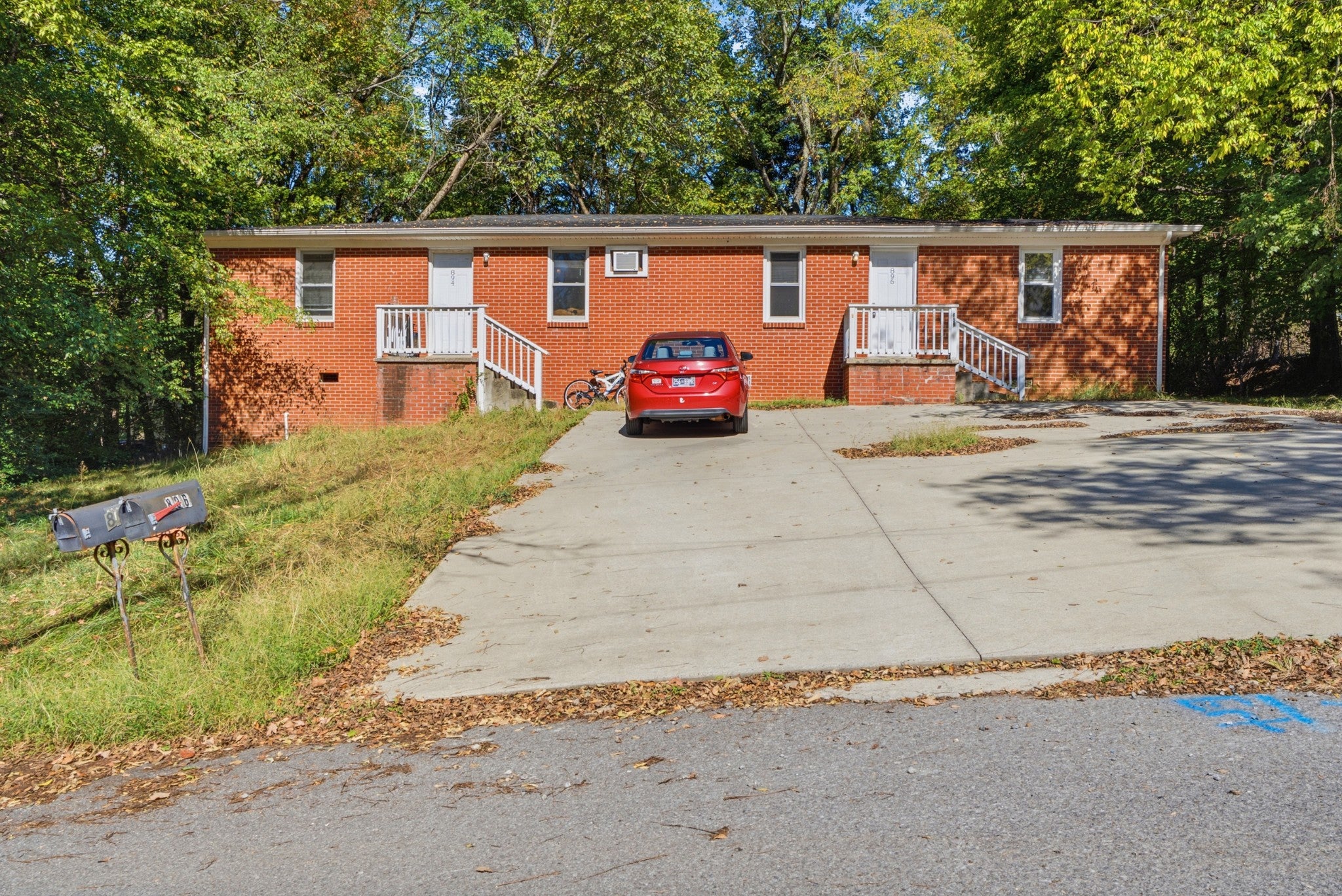 896 Locust Dr