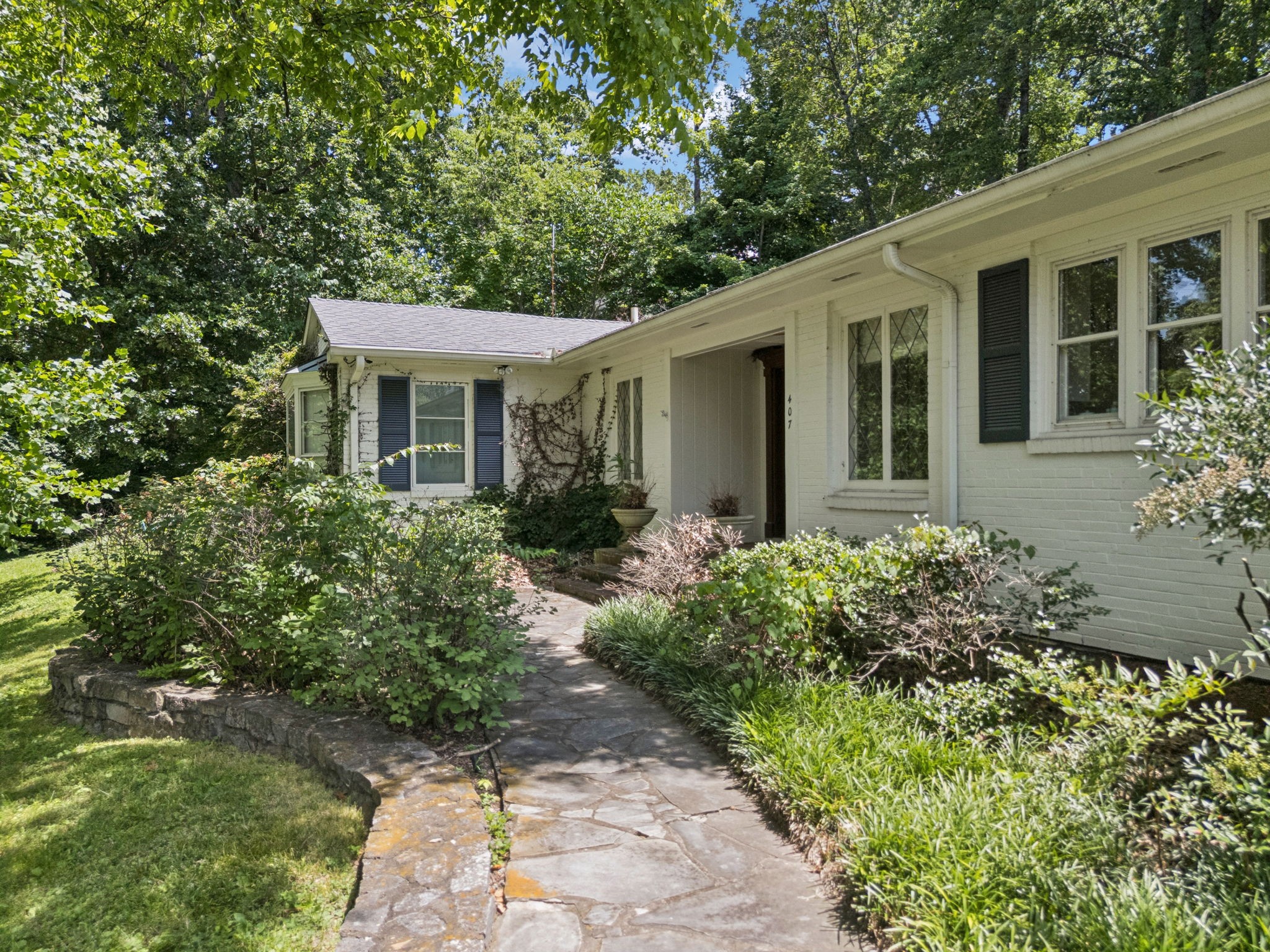 407 Hillwood Blvd
