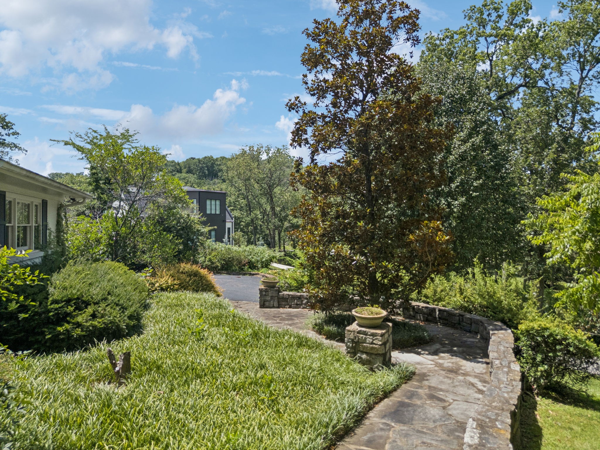 407 Hillwood Blvd