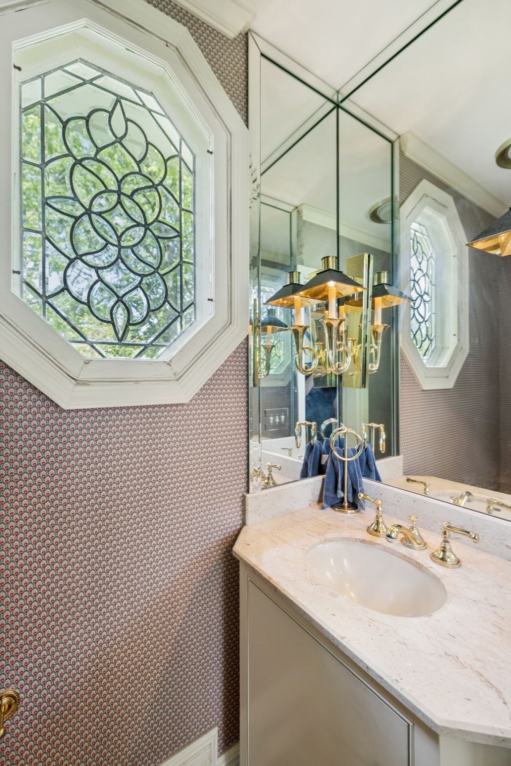 Nashville, Tennessee 37205, United States, 3 Bedrooms Bedrooms, ,4 BathroomsBathrooms,Residential,Pending,191552