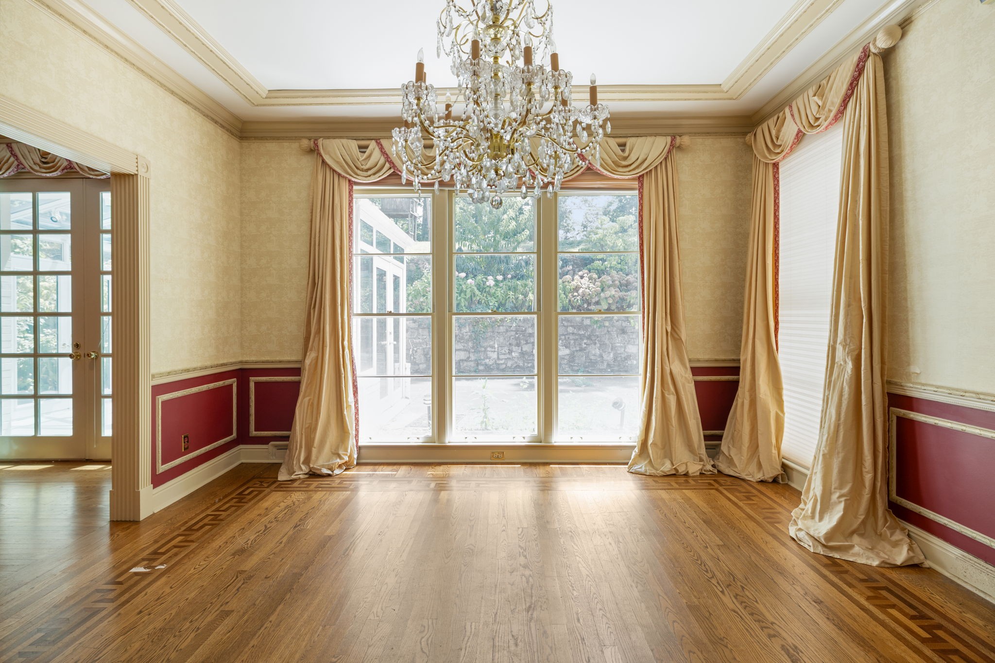 Nashville, Tennessee 37205, United States, 3 Bedrooms Bedrooms, ,4 BathroomsBathrooms,Residential,Pending,191552