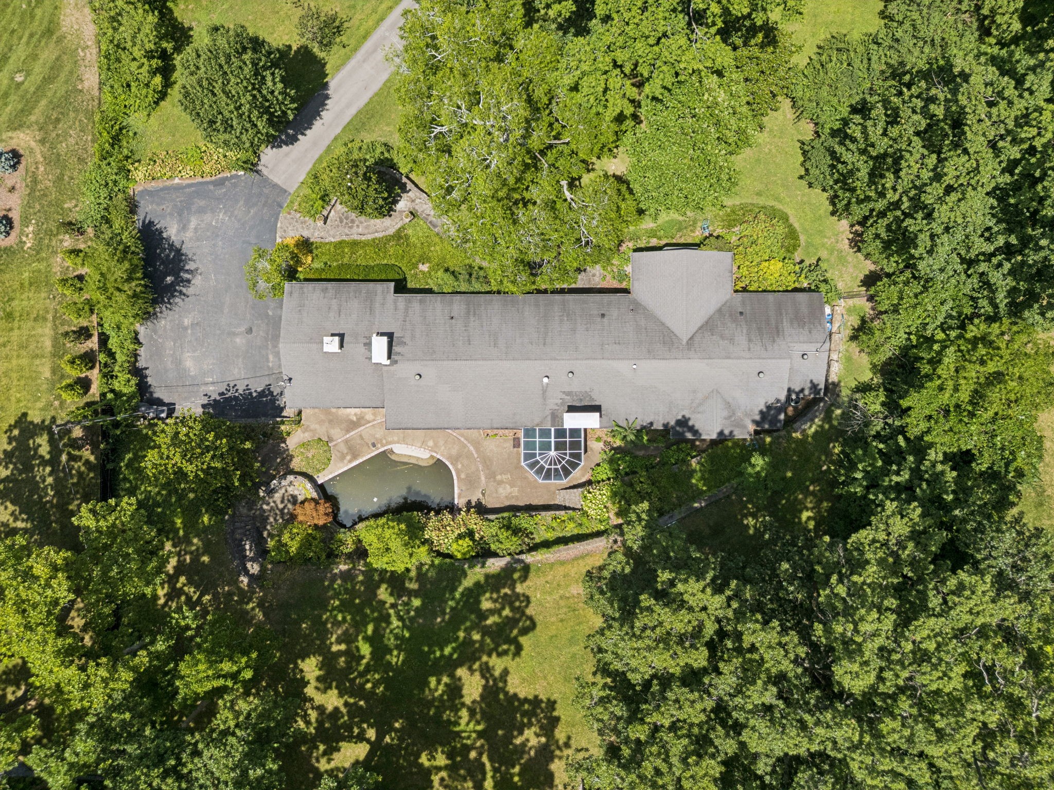 Nashville, Tennessee 37205, United States, 3 Bedrooms Bedrooms, ,4 BathroomsBathrooms,Residential,Pending,191552