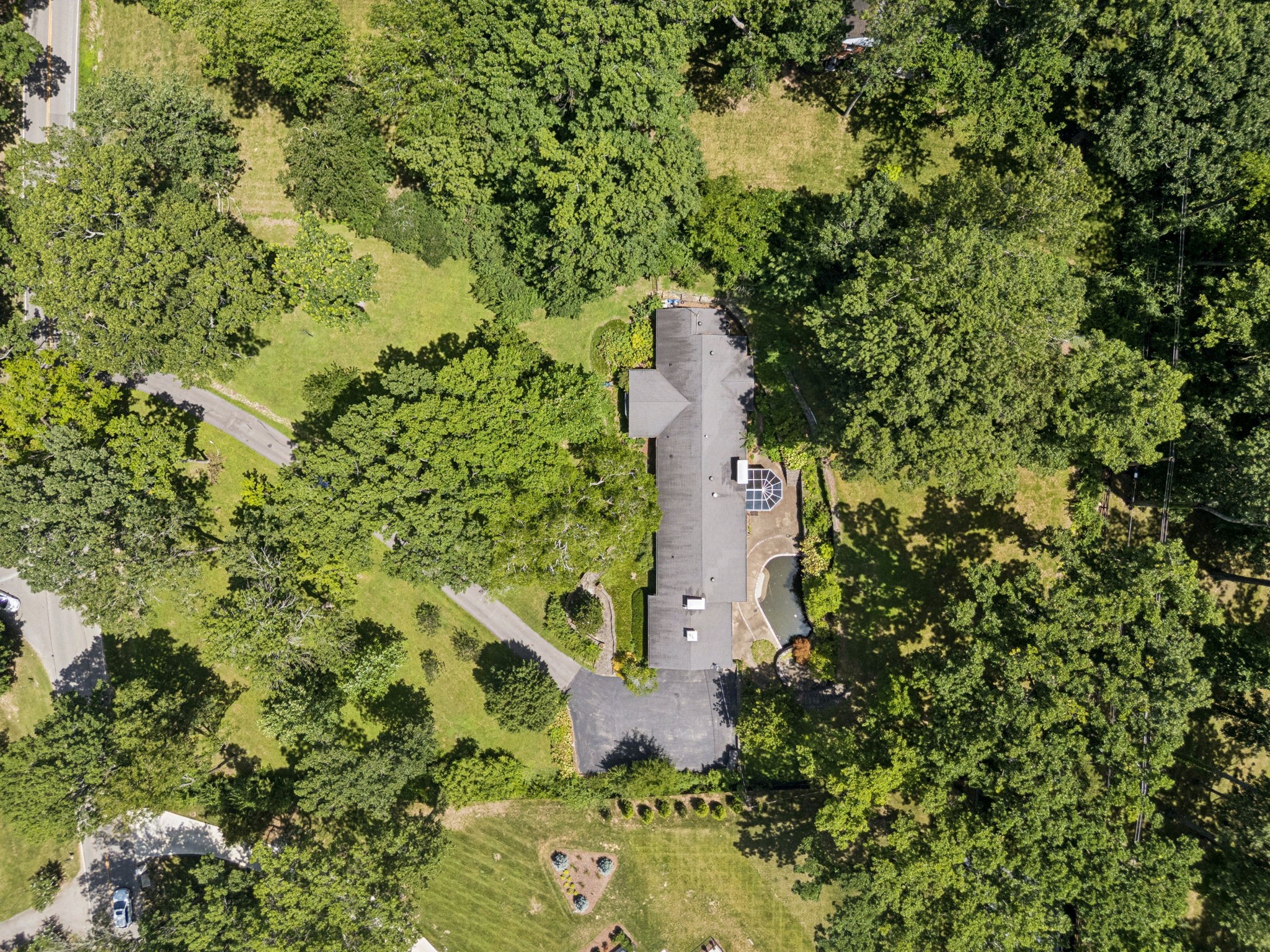 Nashville, Tennessee 37205, United States, 3 Bedrooms Bedrooms, ,4 BathroomsBathrooms,Residential,Pending,191552