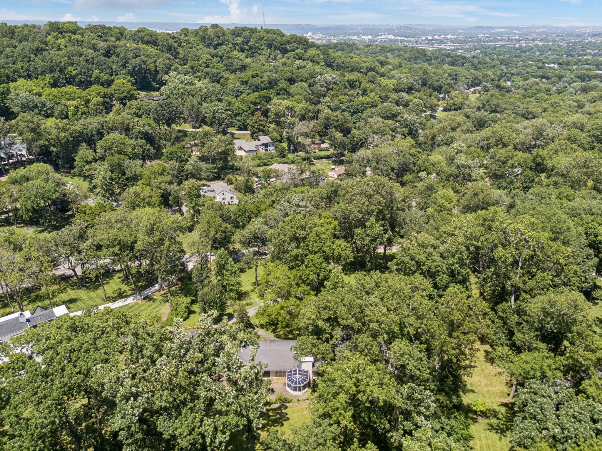 Nashville, Tennessee 37205, United States, 3 Bedrooms Bedrooms, ,4 BathroomsBathrooms,Residential,Pending,191552