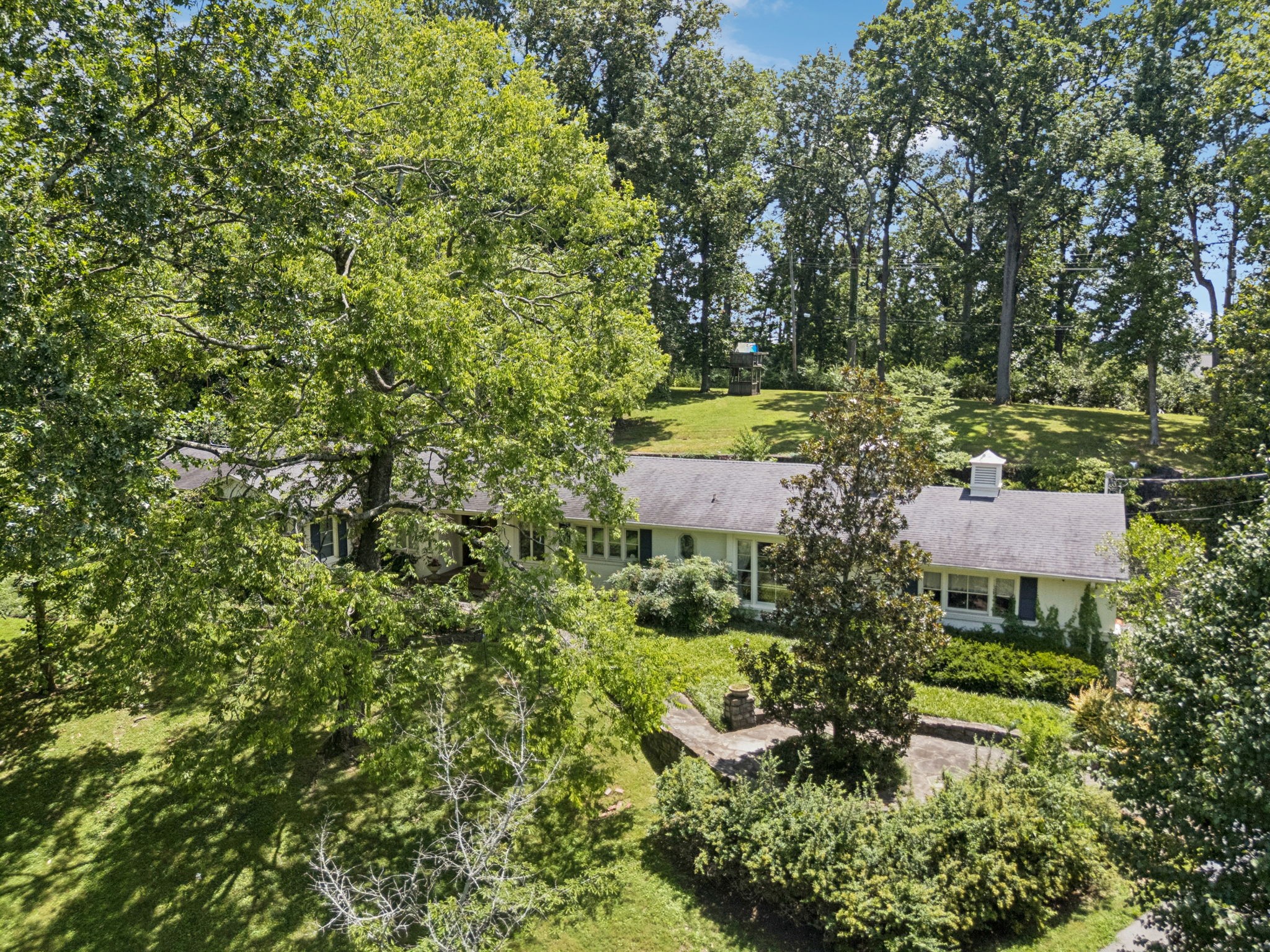 Nashville, Tennessee 37205, United States, 3 Bedrooms Bedrooms, ,4 BathroomsBathrooms,Residential,Pending,191552