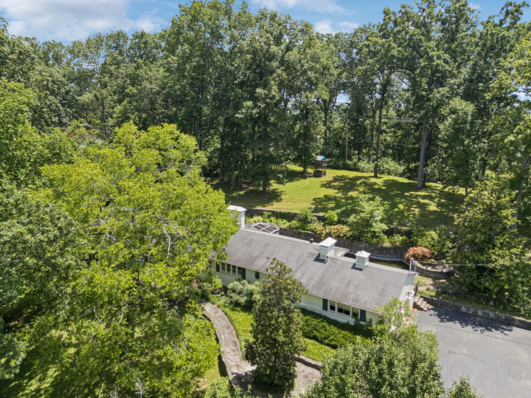 Nashville, Tennessee 37205, United States, 3 Bedrooms Bedrooms, ,4 BathroomsBathrooms,Residential,Pending,191552