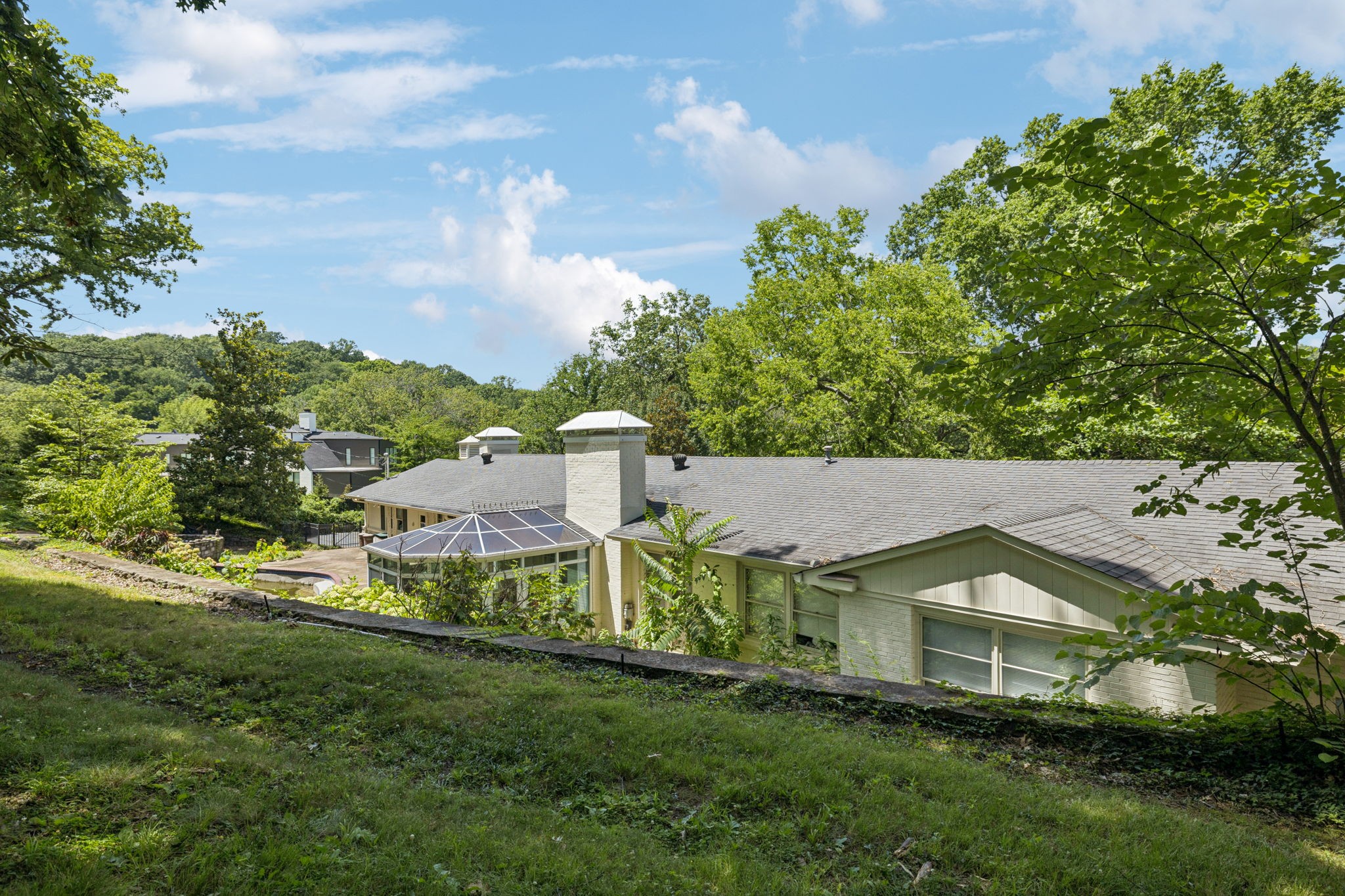 Nashville, Tennessee 37205, United States, 3 Bedrooms Bedrooms, ,4 BathroomsBathrooms,Residential,Pending,191552