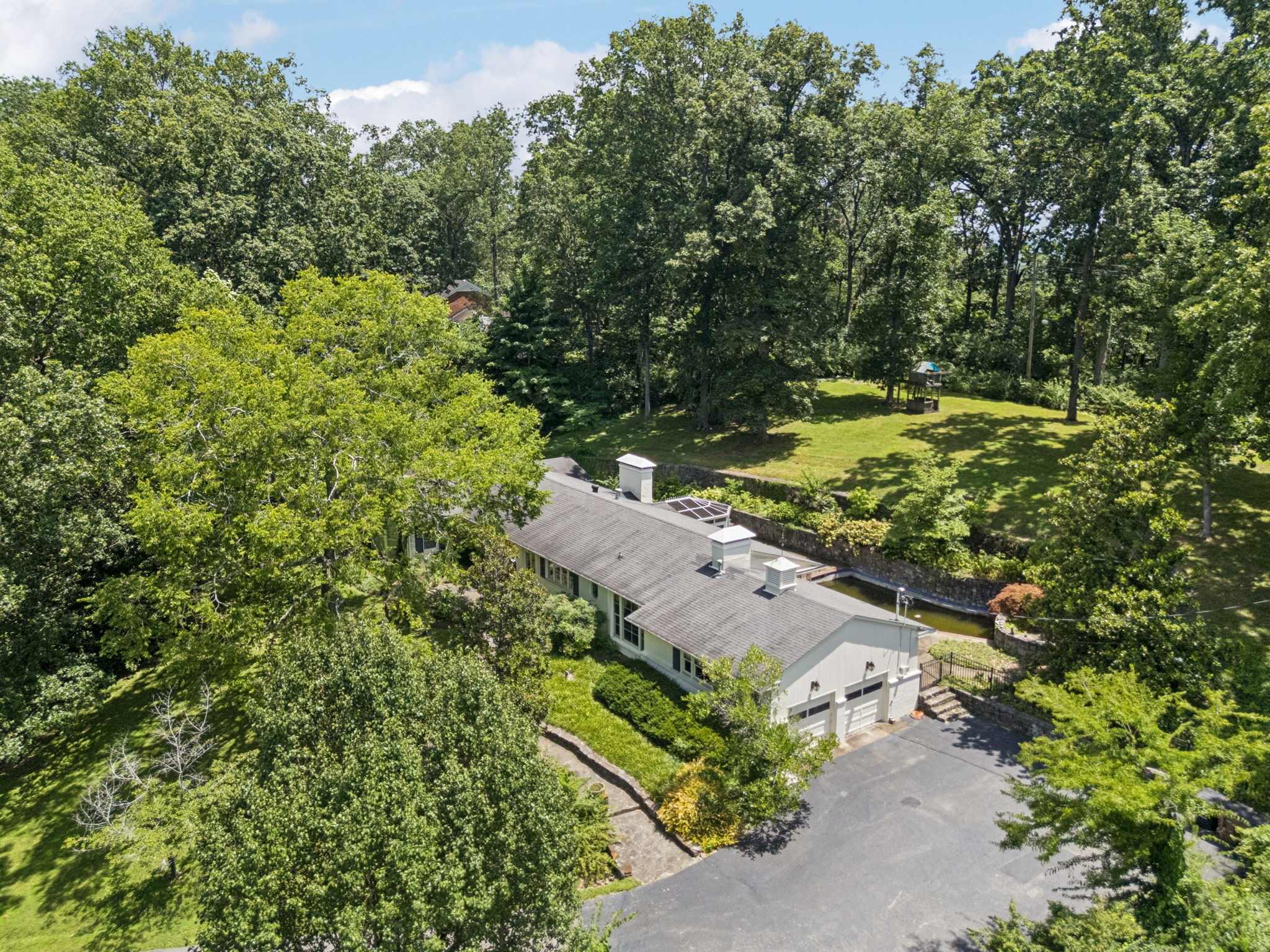 Nashville, Tennessee 37205, United States, 3 Bedrooms Bedrooms, ,4 BathroomsBathrooms,Residential,Pending,191552