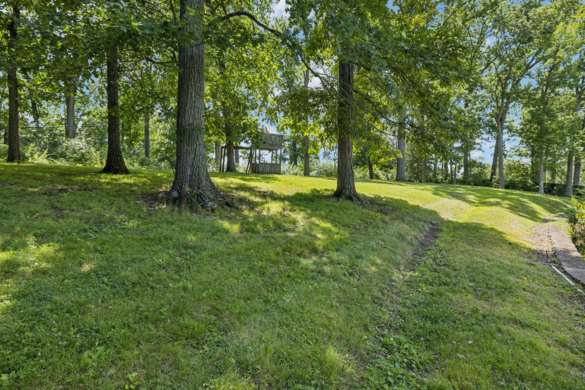 Nashville, Tennessee 37205, United States, 3 Bedrooms Bedrooms, ,4 BathroomsBathrooms,Residential,Pending,191552