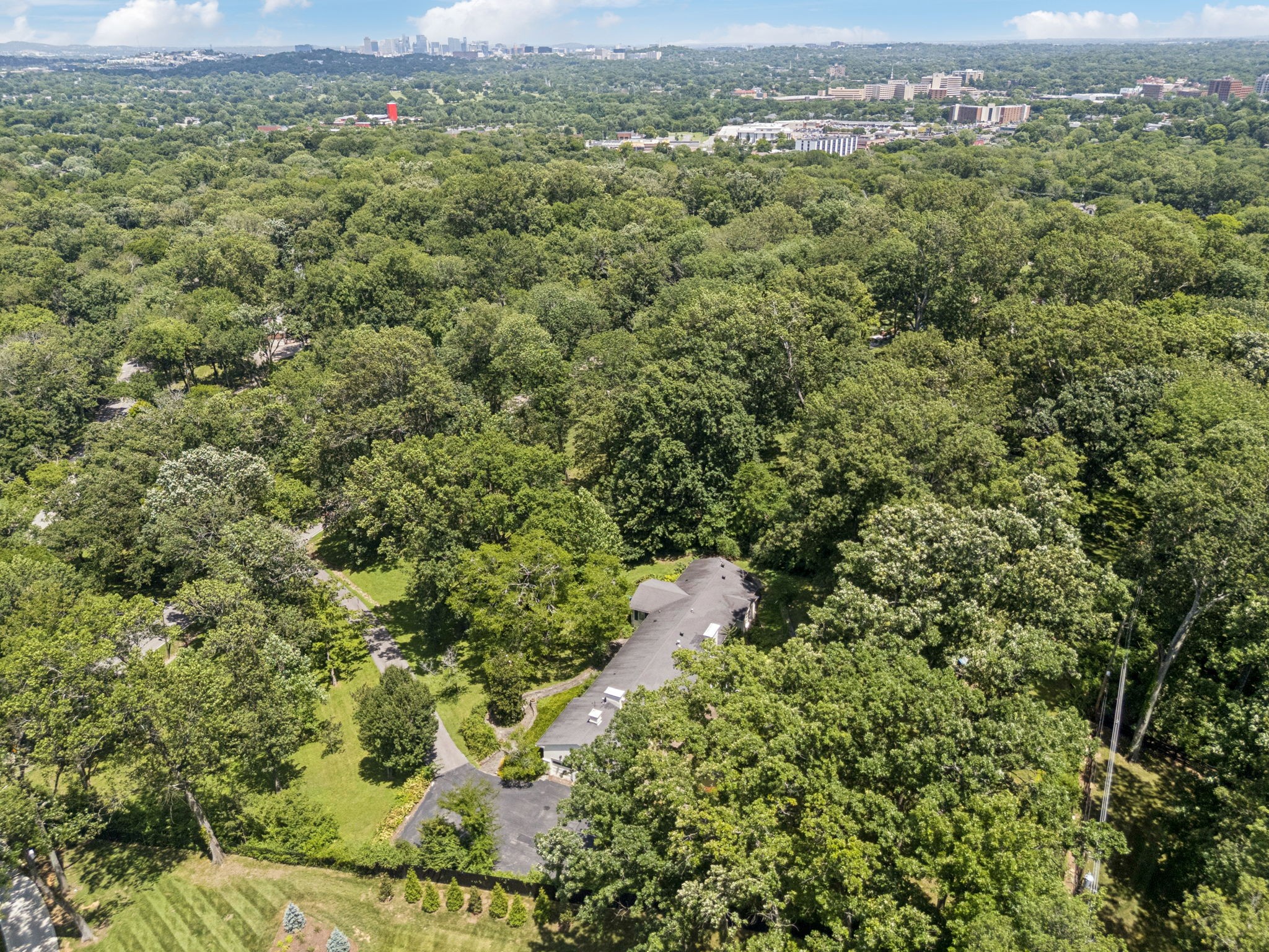 Nashville, Tennessee 37205, United States, 3 Bedrooms Bedrooms, ,4 BathroomsBathrooms,Residential,Pending,191552