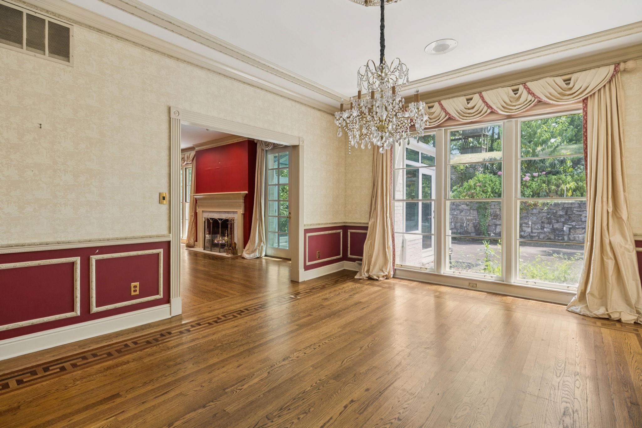 Nashville, Tennessee 37205, United States, 3 Bedrooms Bedrooms, ,4 BathroomsBathrooms,Residential,Pending,191552