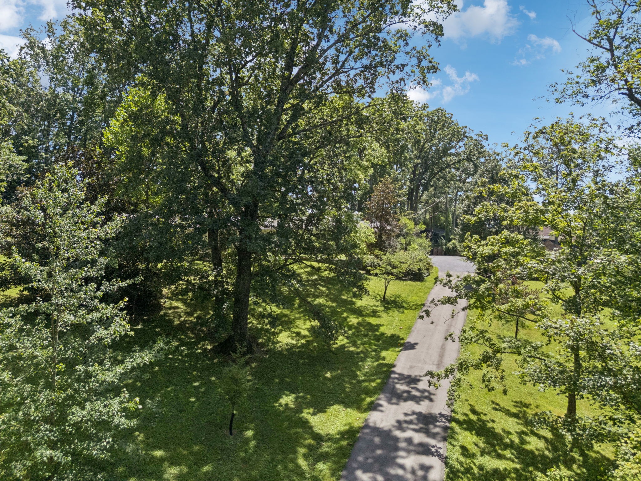 Nashville, Tennessee 37205, United States, 3 Bedrooms Bedrooms, ,4 BathroomsBathrooms,Residential,Pending,191552