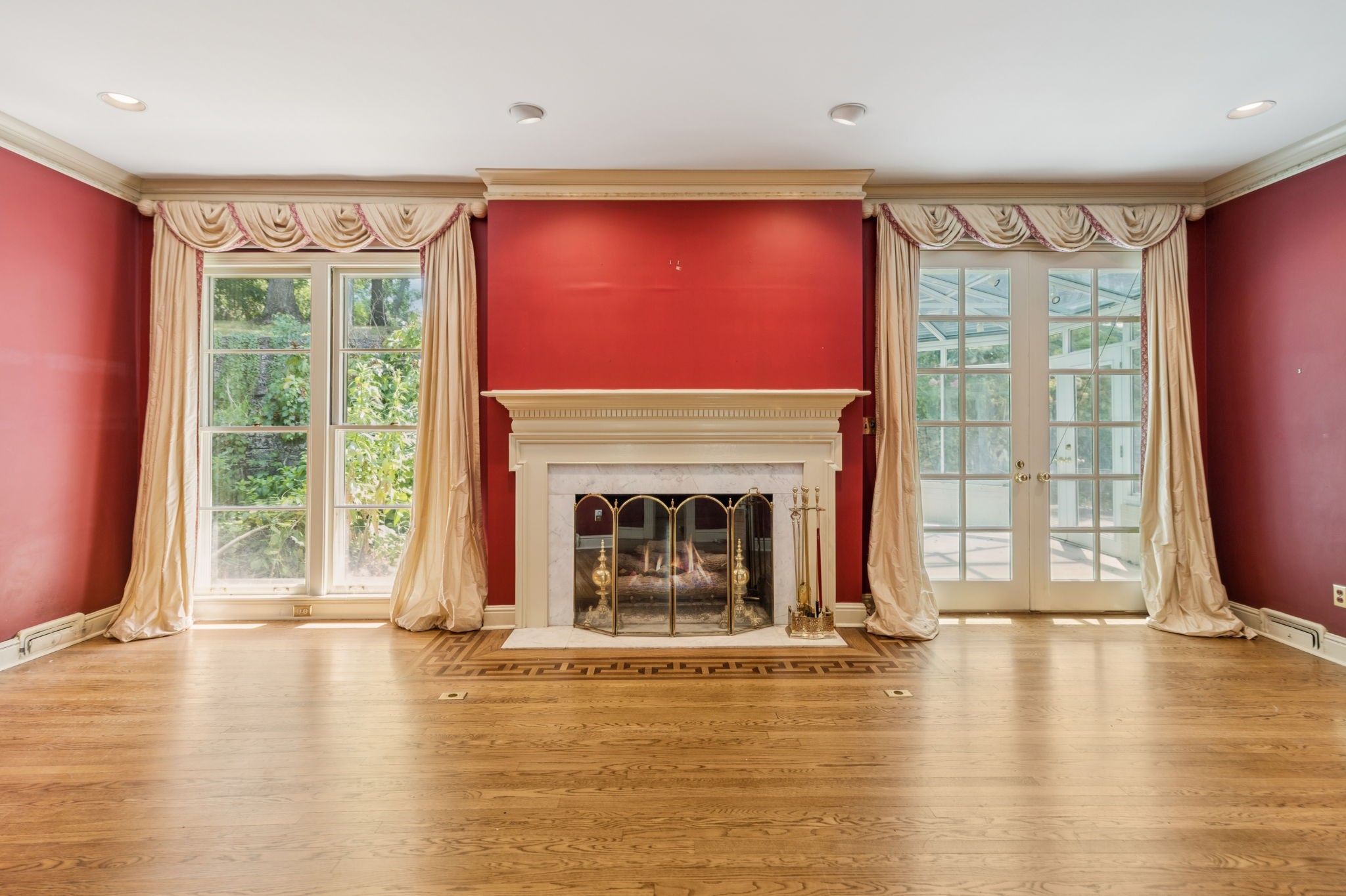 Nashville, Tennessee 37205, United States, 3 Bedrooms Bedrooms, ,4 BathroomsBathrooms,Residential,Pending,191552