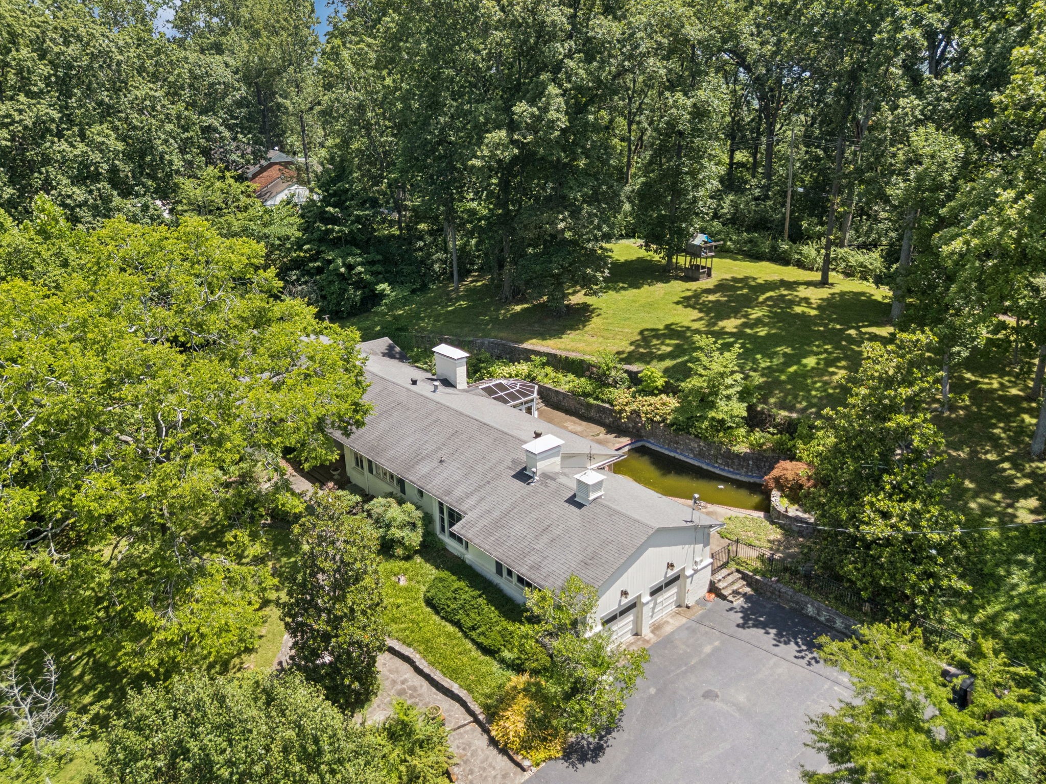 Nashville, Tennessee 37205, United States, 3 Bedrooms Bedrooms, ,4 BathroomsBathrooms,Residential,Pending,191552