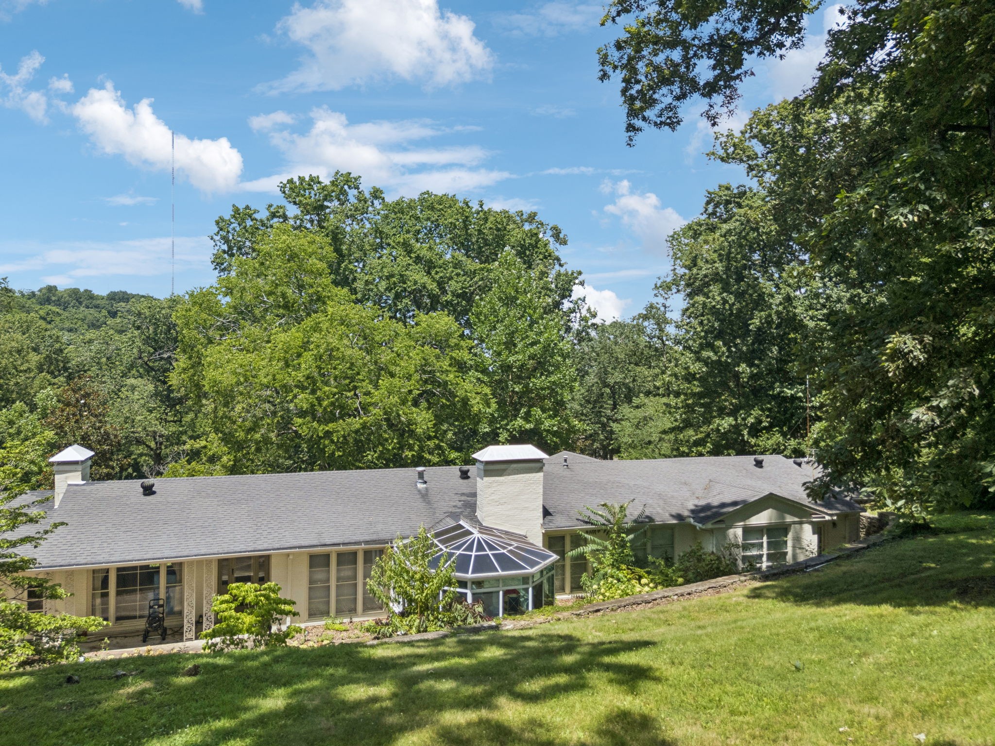 Nashville, Tennessee 37205, United States, 3 Bedrooms Bedrooms, ,4 BathroomsBathrooms,Residential,Pending,191552