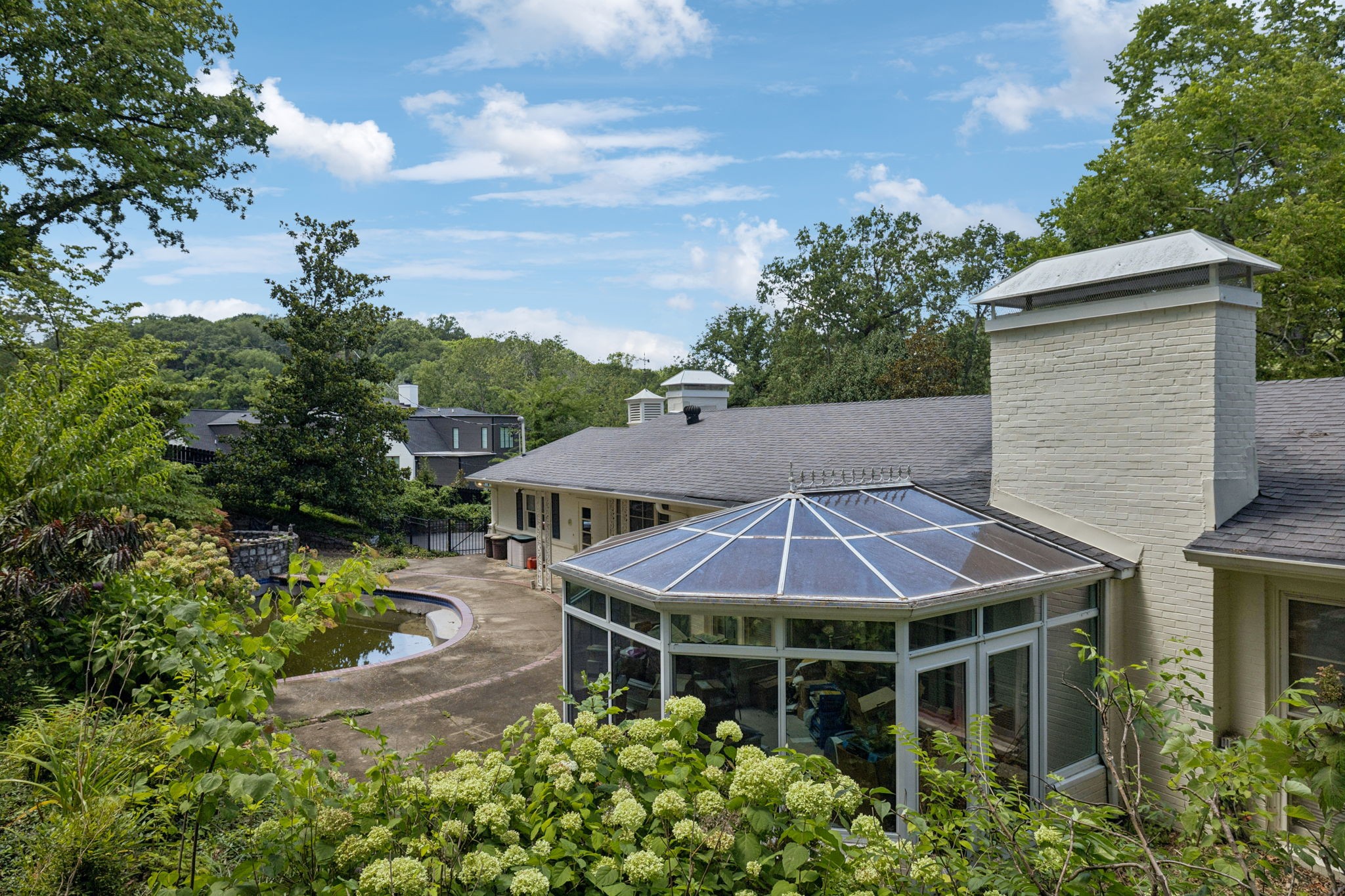 Nashville, Tennessee 37205, United States, 3 Bedrooms Bedrooms, ,4 BathroomsBathrooms,Residential,Pending,191552